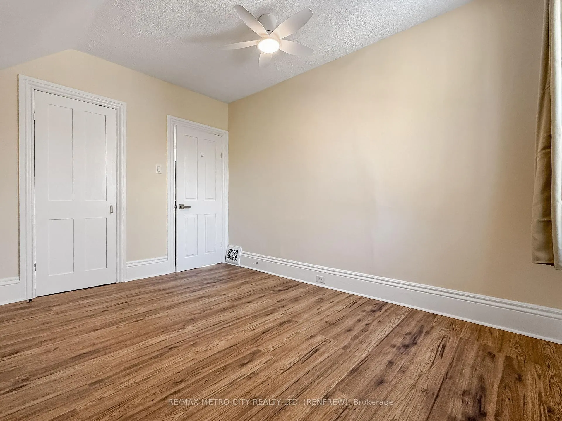 Photo 21 of 473 Raglan Street S, Renfrew — HOMEH