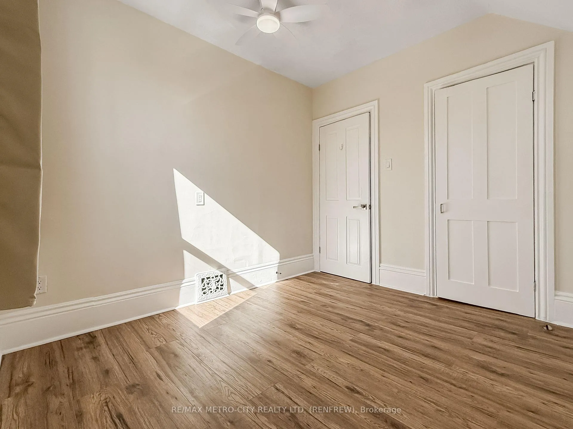Photo 22 of 473 Raglan Street S, Renfrew — HOMEH