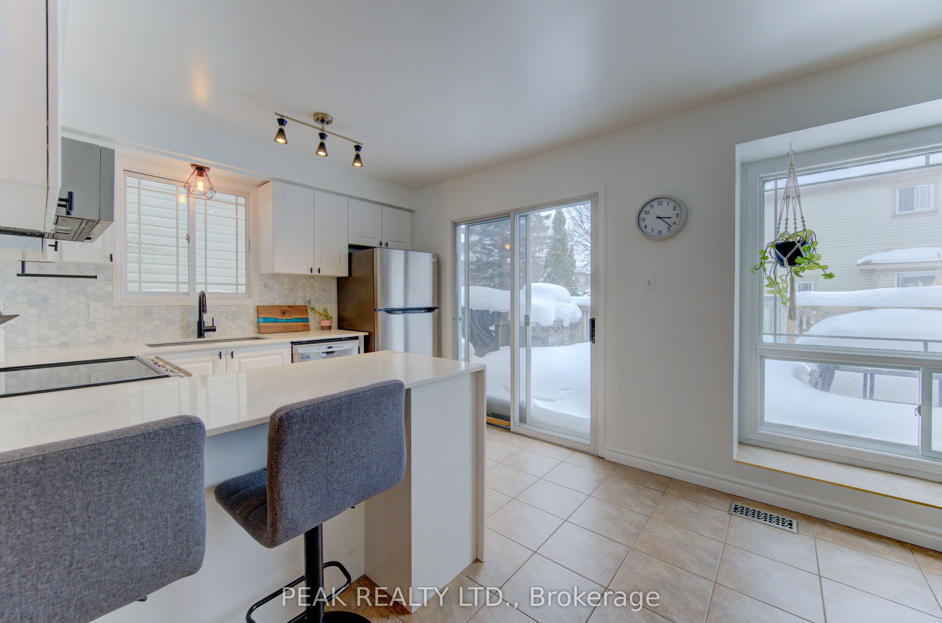 Photo 11 of 160 Shadow Wood Court, Waterloo, University Downs — HOMEH