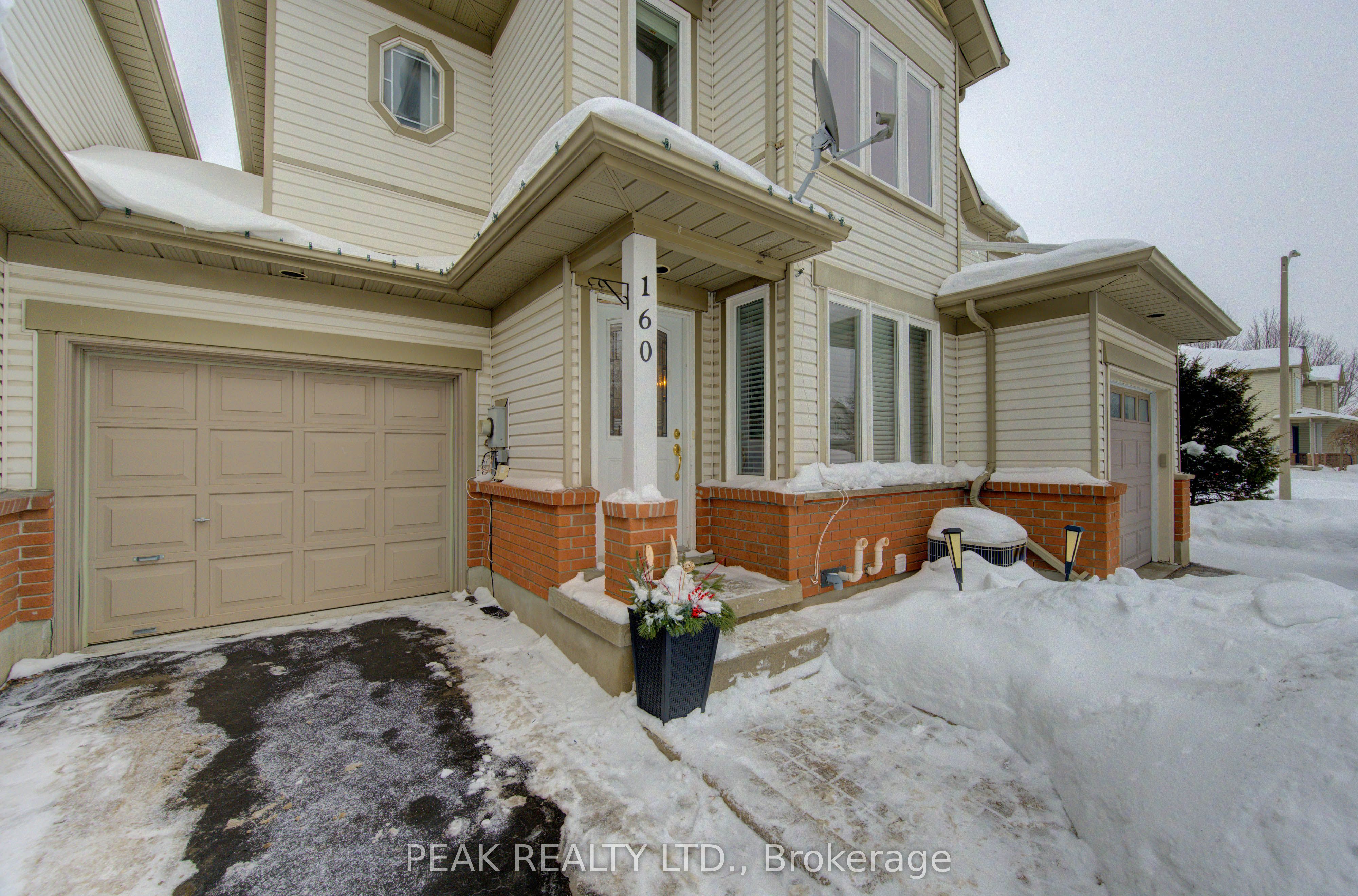 Photo 2 of 160 Shadow Wood Court, Waterloo, University Downs — HOMEH