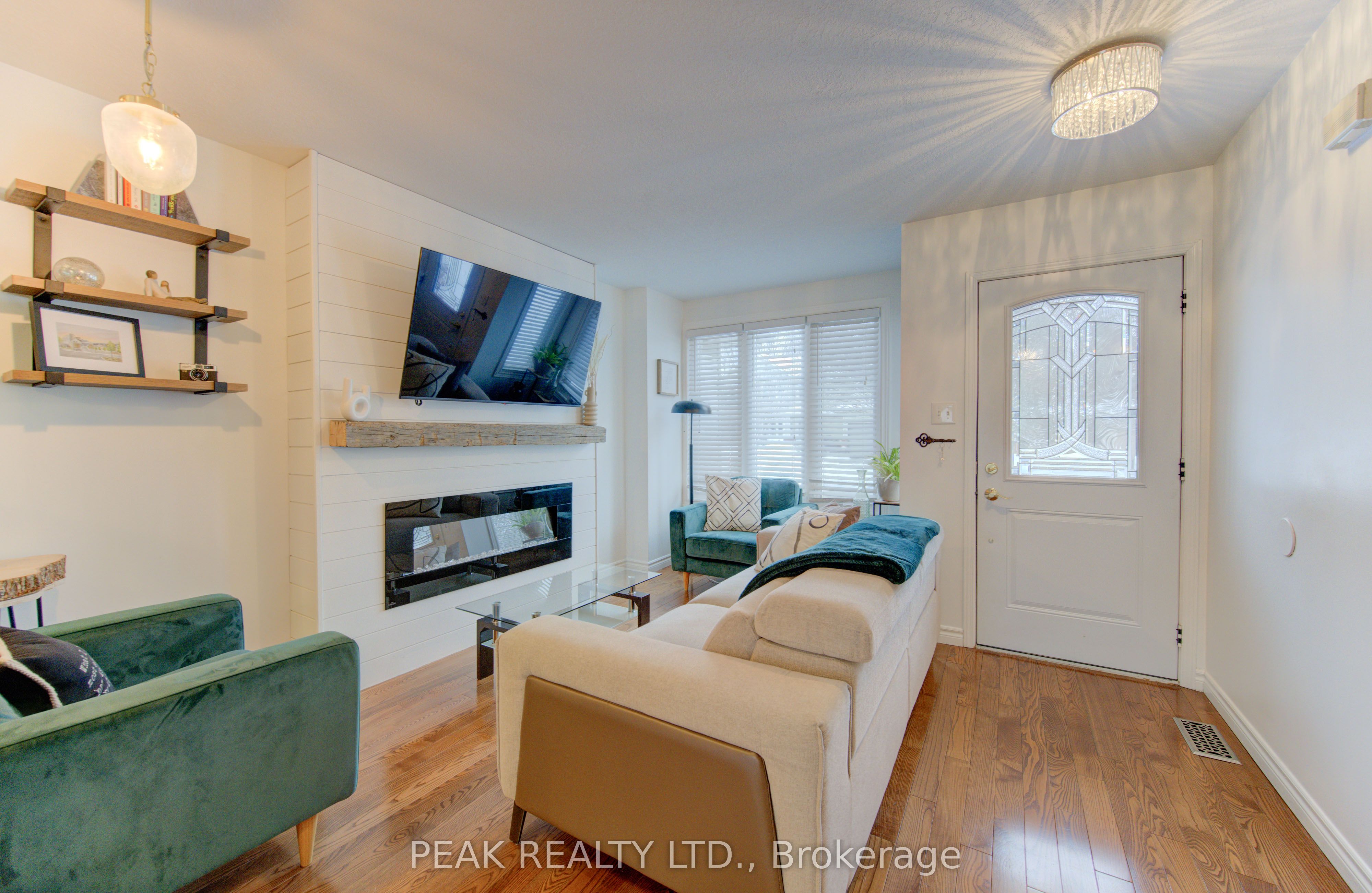 Photo 5 of 160 Shadow Wood Court, Waterloo, University Downs — HOMEH