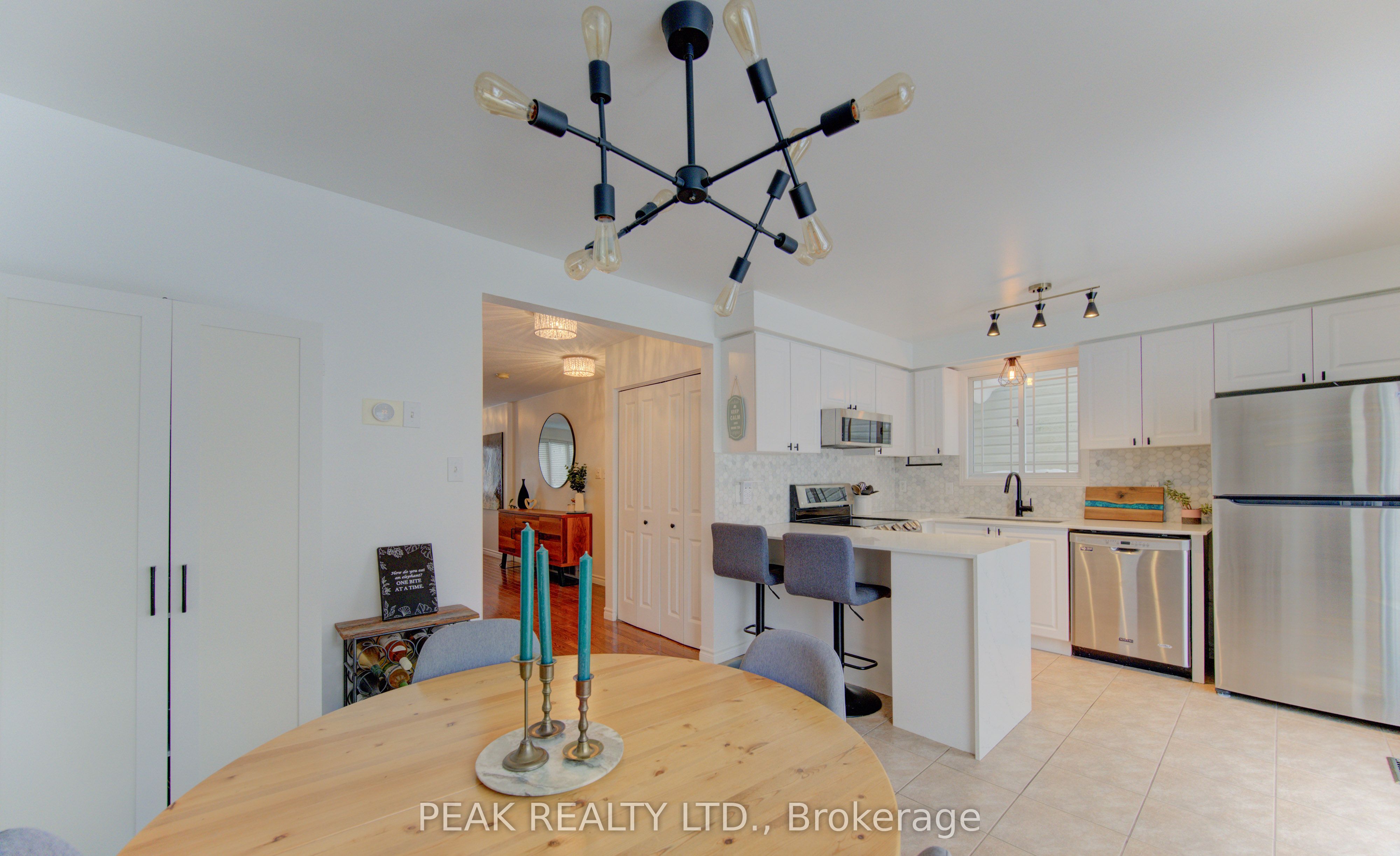 Photo 15 of 160 Shadow Wood Court, Waterloo, University Downs — HOMEH