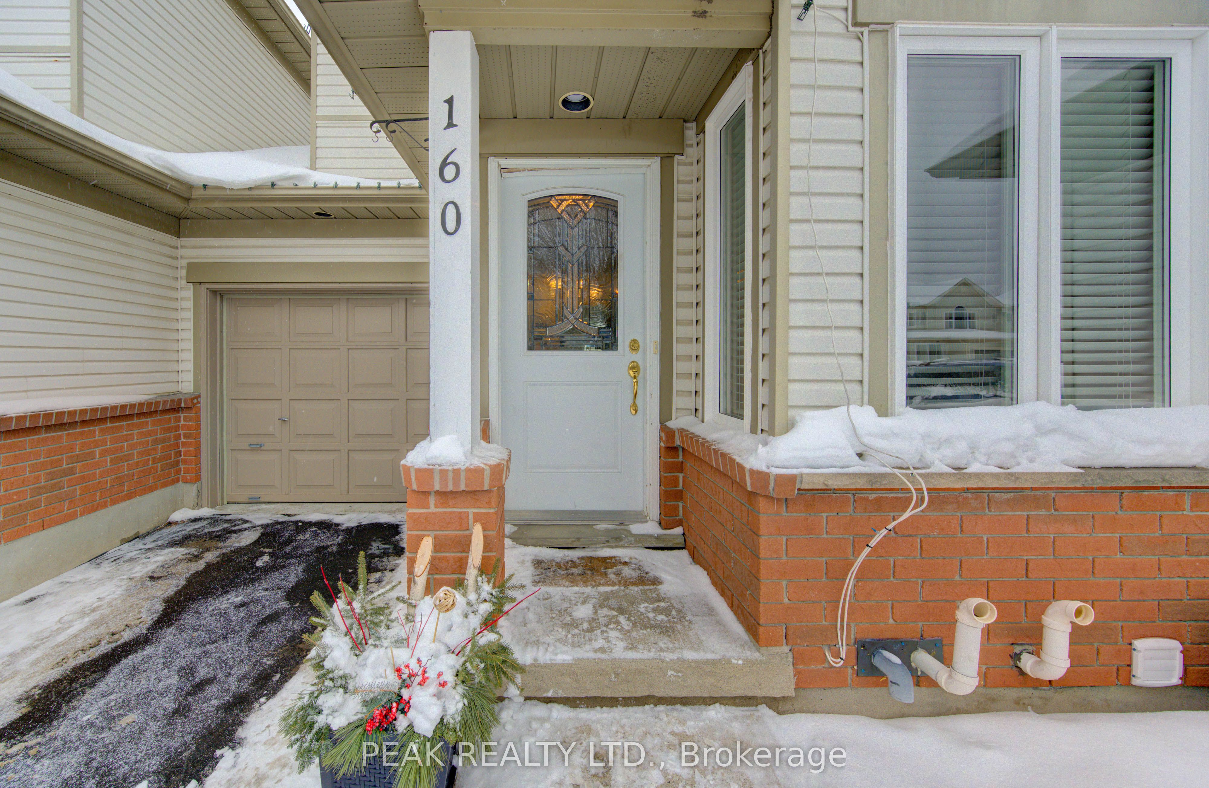 Photo 3 of 160 Shadow Wood Court, Waterloo, University Downs — HOMEH