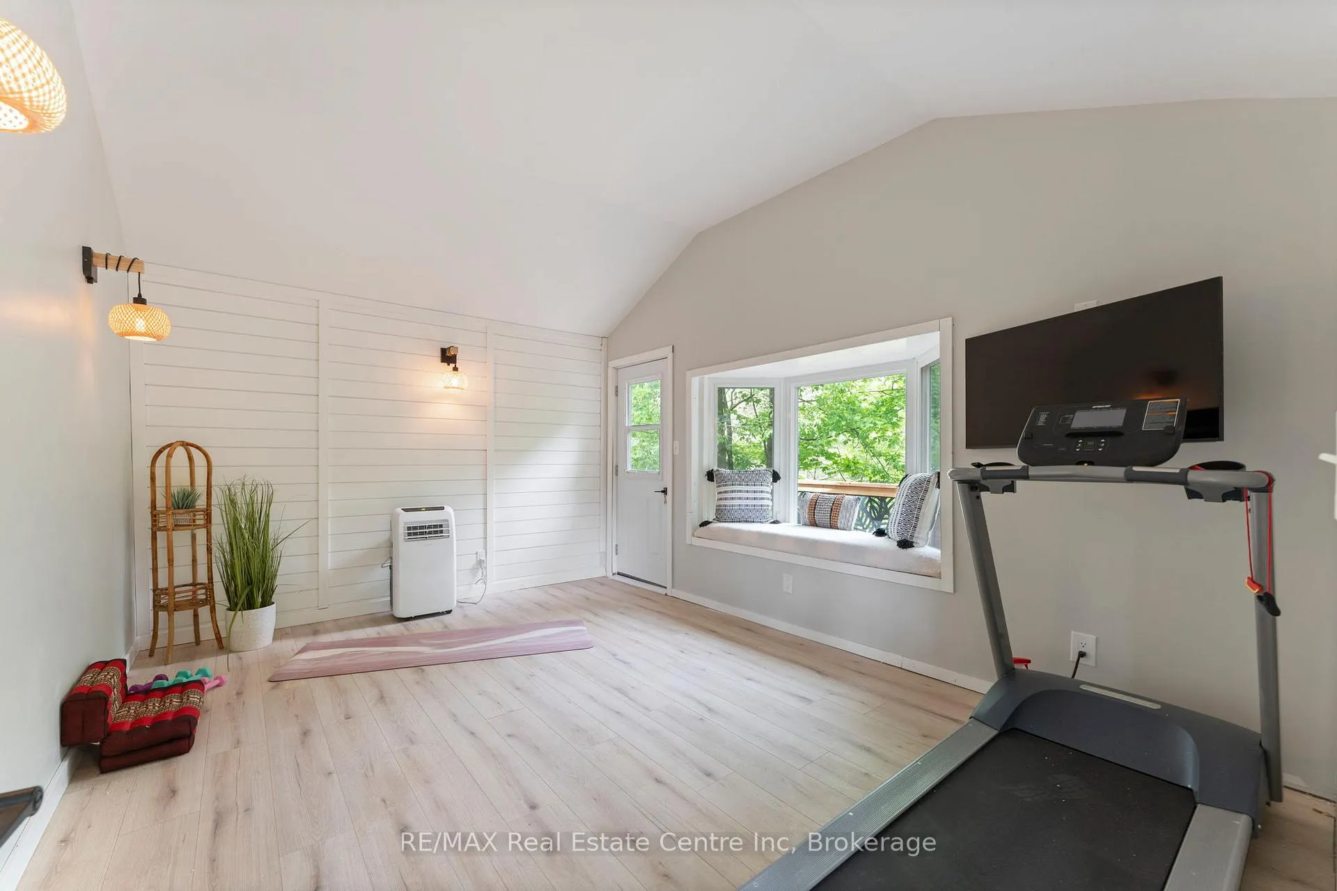 Photo 38 of 1283 Swan Street, North Dumfries, Ayr — HOMEH