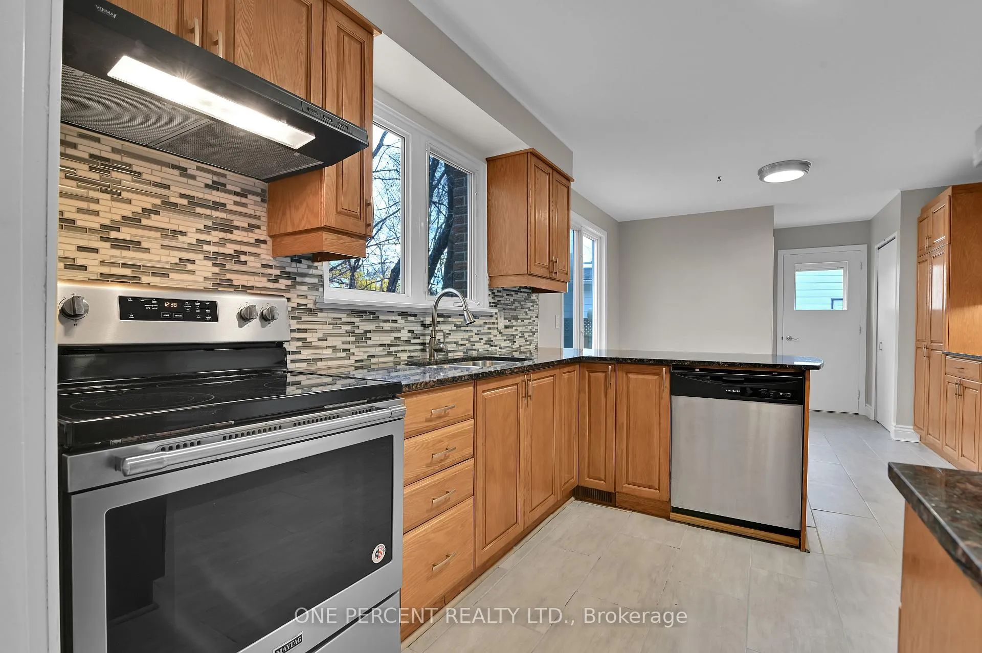 Photo 9 of 5 Parkridge Crescent, Ottawa, Blackburn Hamlet — HOMEH