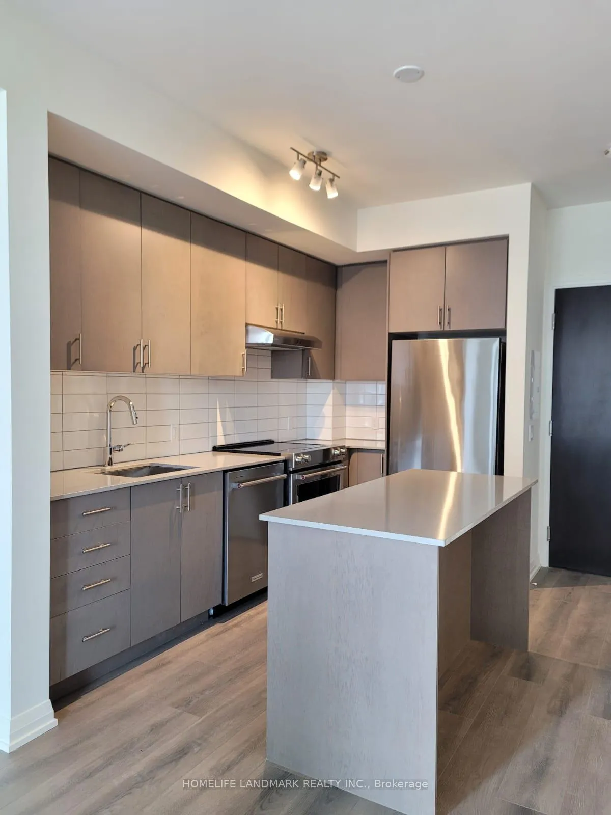 Photo 7 of Unit 404, 9000 Jane Street, Vaughan, Vellore Village — HOMEH