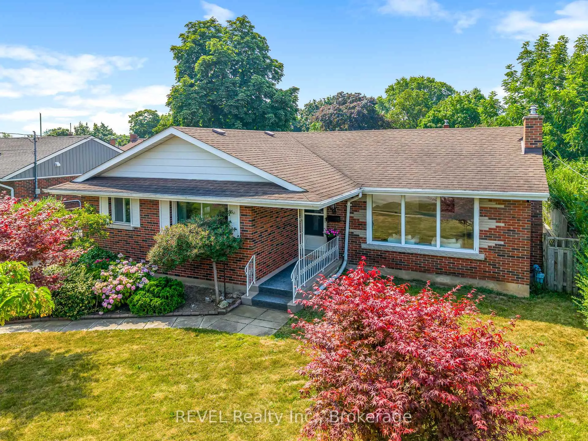 Photo 1 of 18 Broadmore Avenue, St. Catharines, Carlton/Bunting — HOMEH