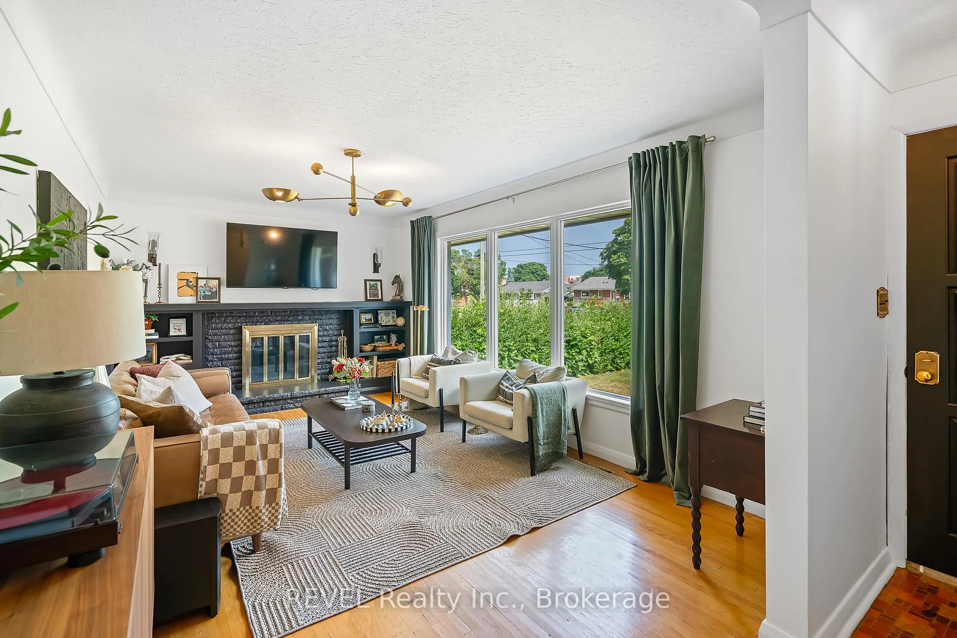 Photo 3 of 18 Broadmore Avenue, St. Catharines, Carlton/Bunting — HOMEH