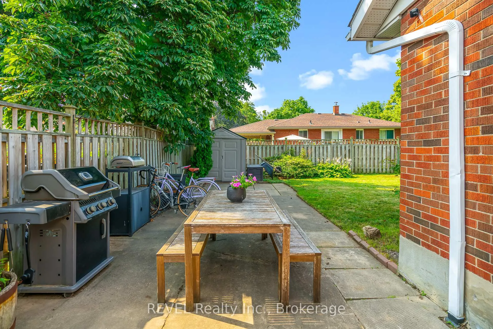Photo 5 of 18 Broadmore Avenue, St. Catharines, Carlton/Bunting — HOMEH