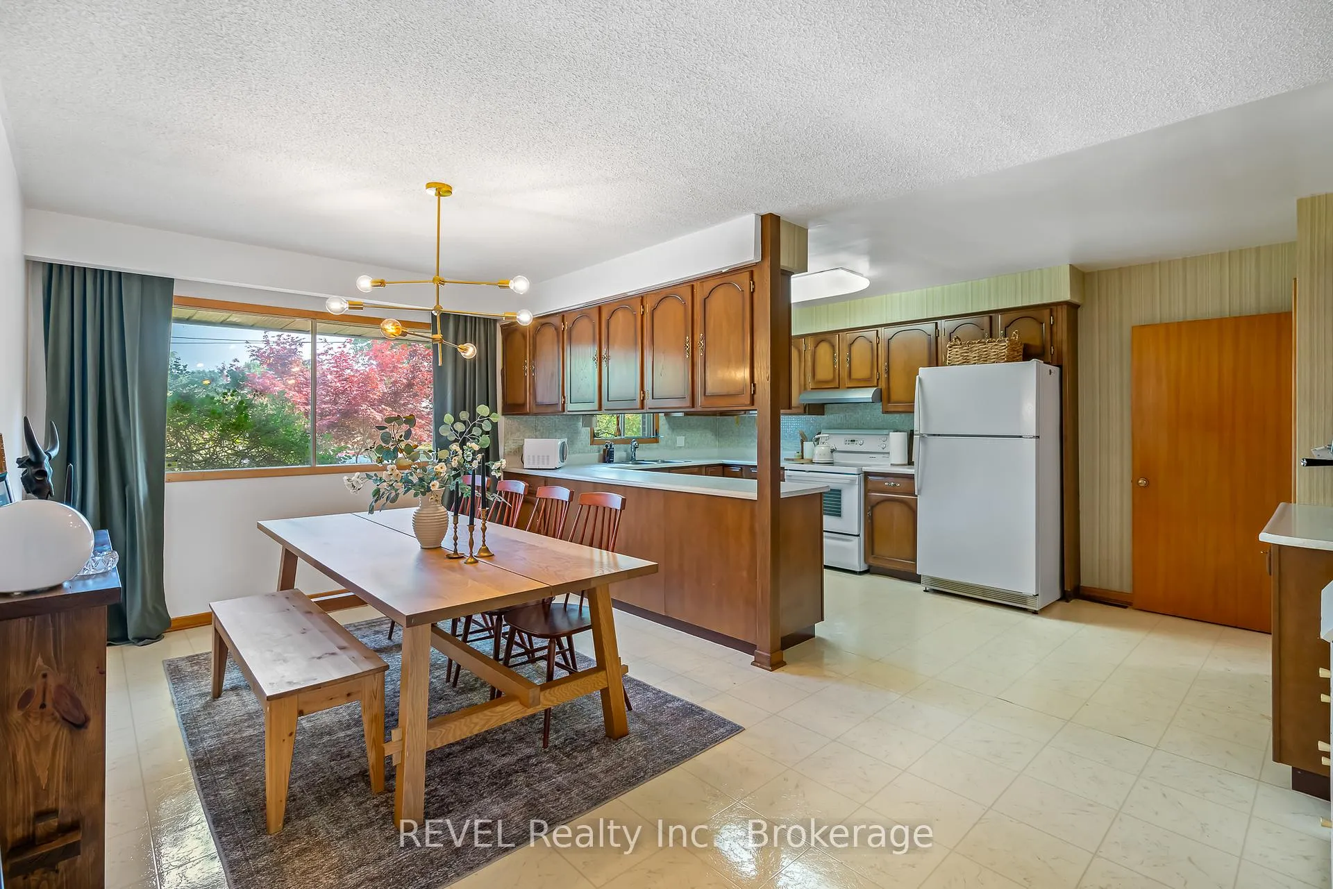 Photo 8 of 18 Broadmore Avenue, St. Catharines, Carlton/Bunting — HOMEH