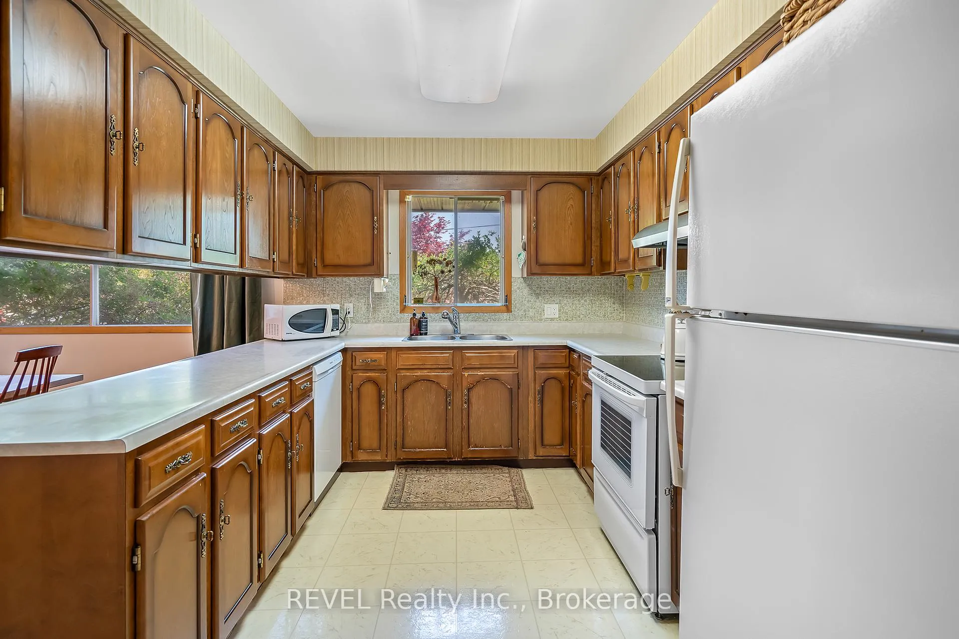 Photo 10 of 18 Broadmore Avenue, St. Catharines, Carlton/Bunting — HOMEH
