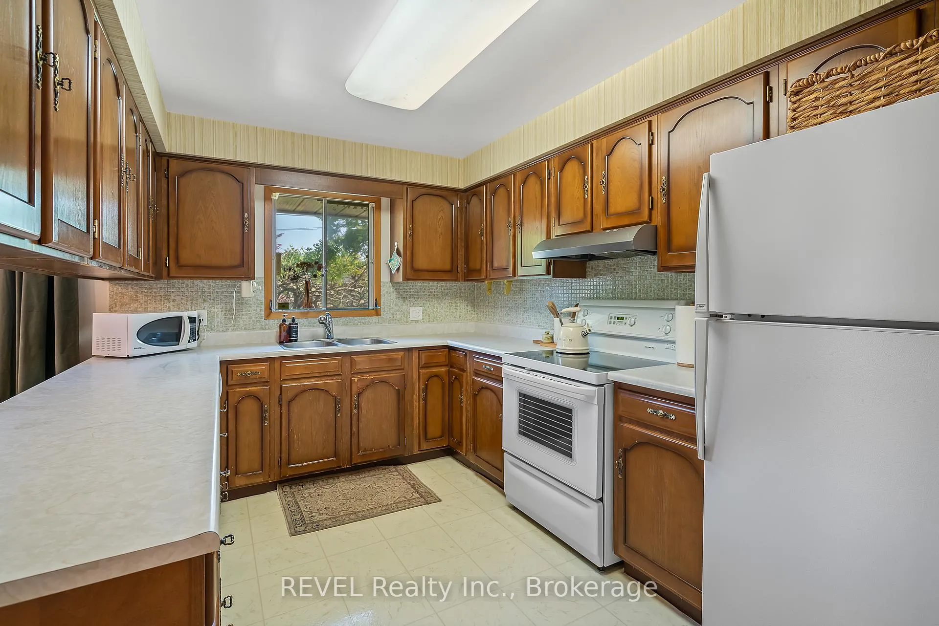 Photo 11 of 18 Broadmore Avenue, St. Catharines, Carlton/Bunting — HOMEH
