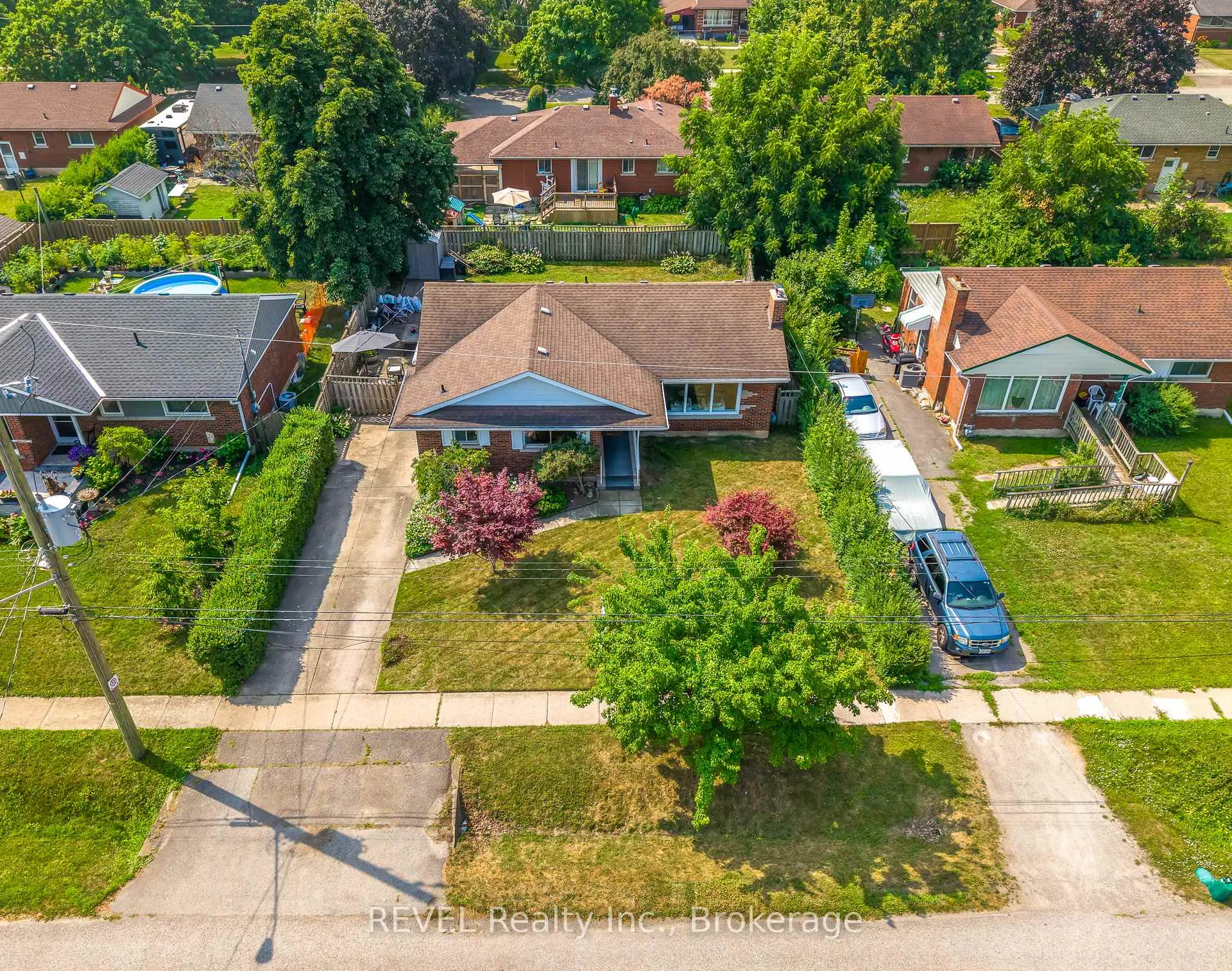 Photo 24 of 18 Broadmore Avenue, St. Catharines, Carlton/Bunting — HOMEH