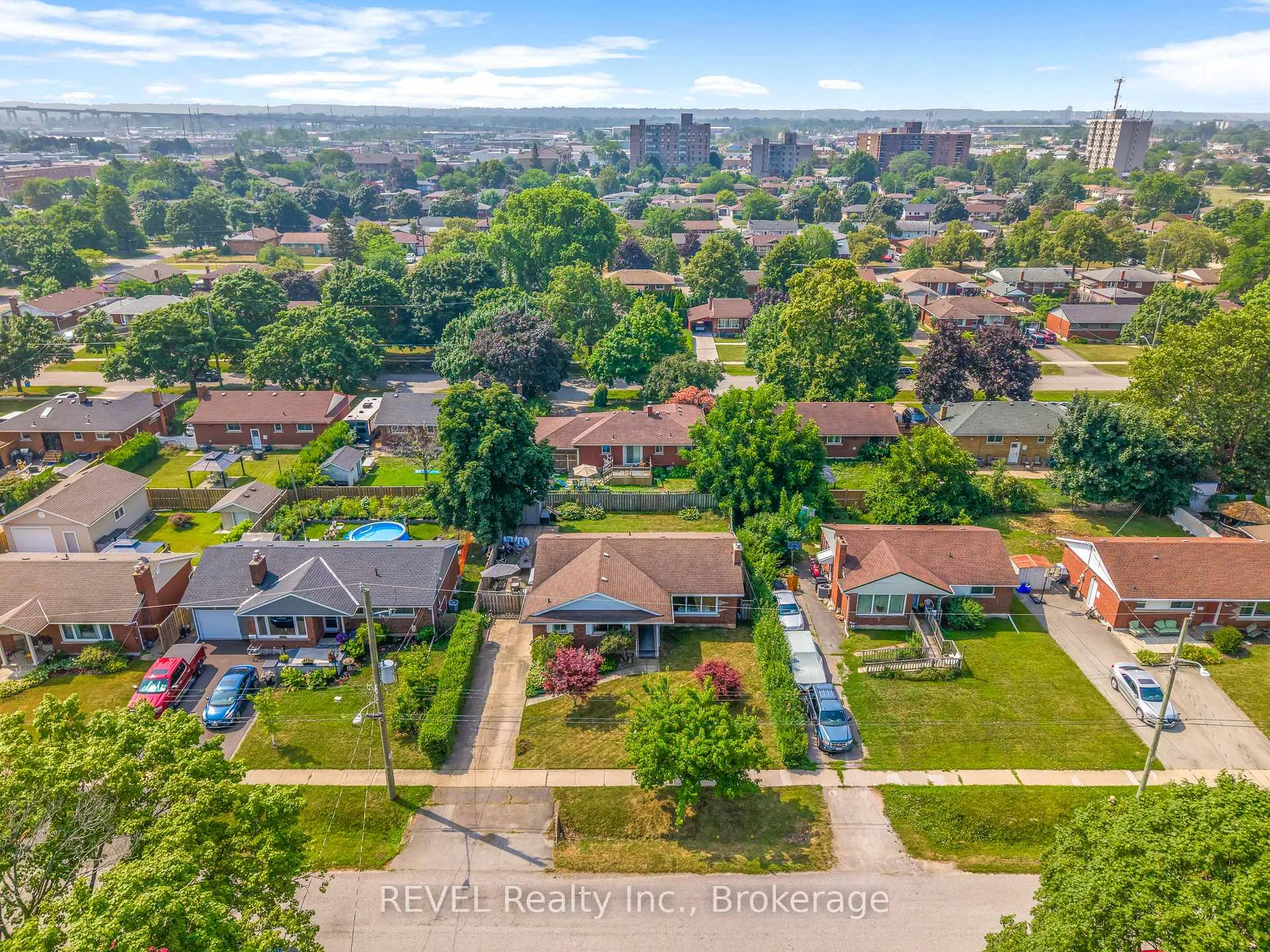 Photo 26 of 18 Broadmore Avenue, St. Catharines, Carlton/Bunting — HOMEH