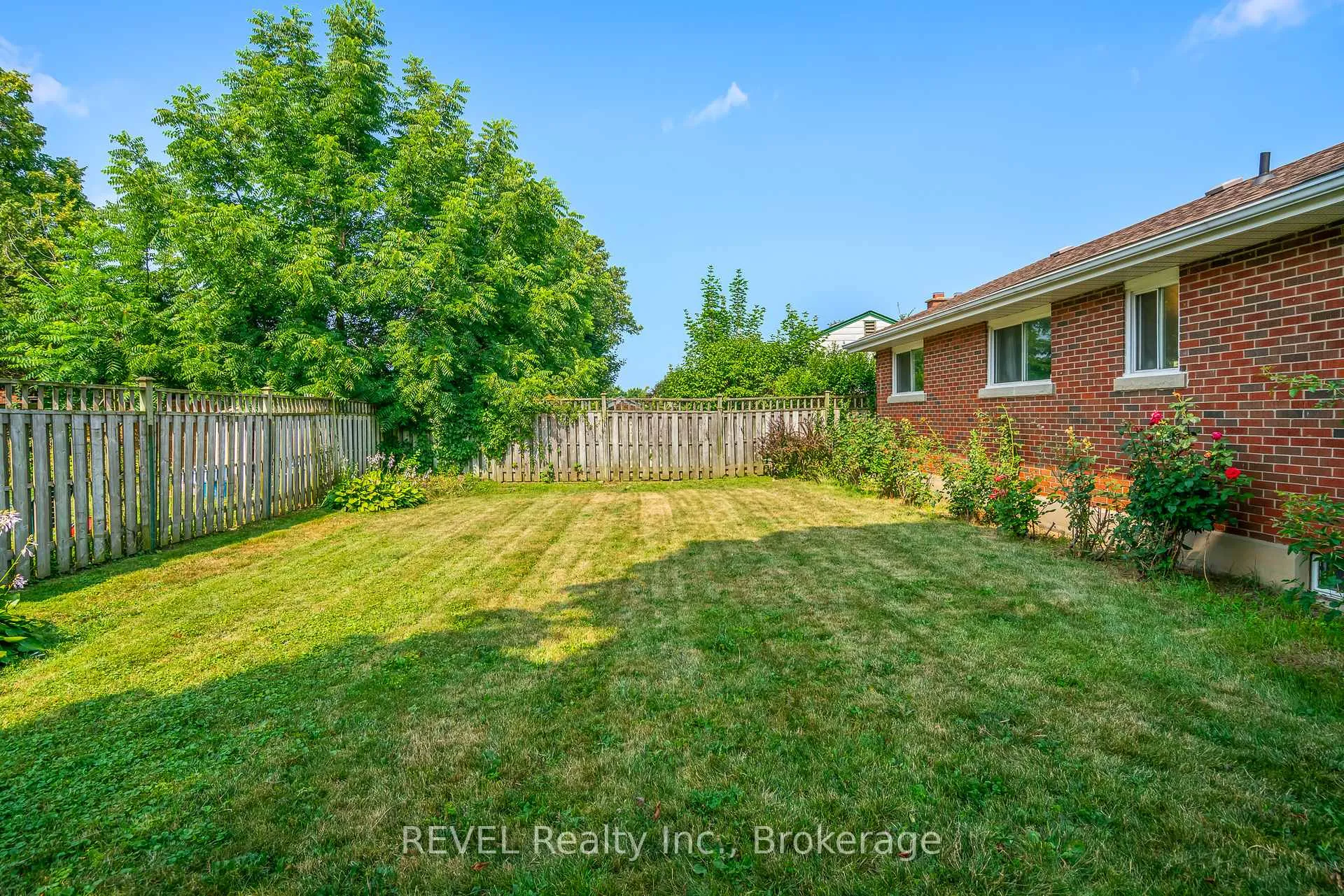 Photo 27 of 18 Broadmore Avenue, St. Catharines, Carlton/Bunting — HOMEH