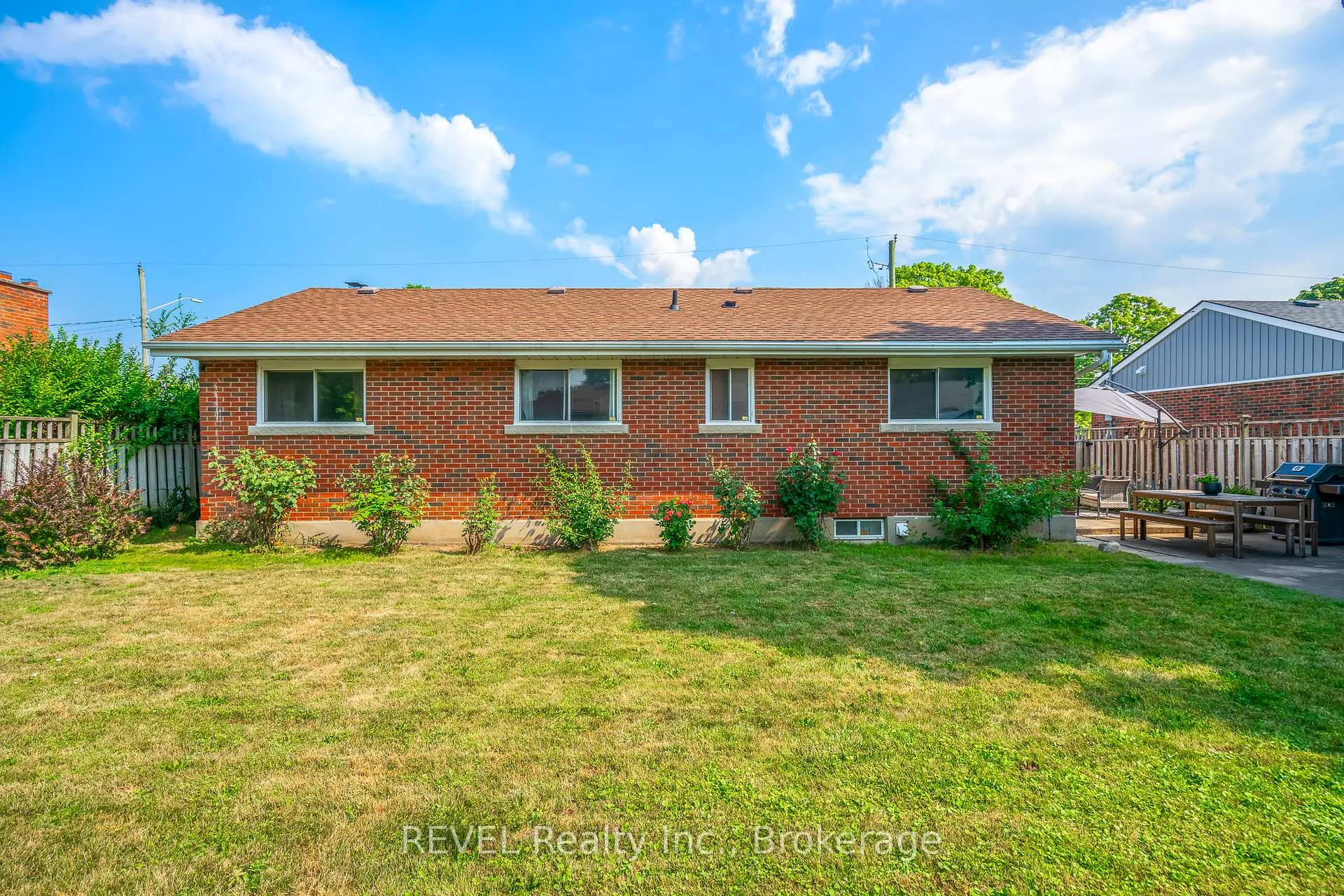 Photo 28 of 18 Broadmore Avenue, St. Catharines, Carlton/Bunting — HOMEH