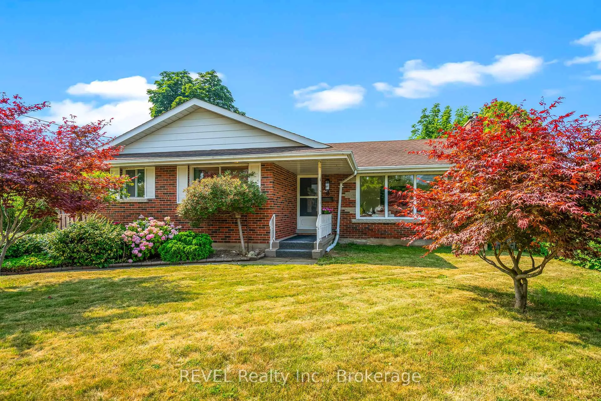 Photo 32 of 18 Broadmore Avenue, St. Catharines, Carlton/Bunting — HOMEH