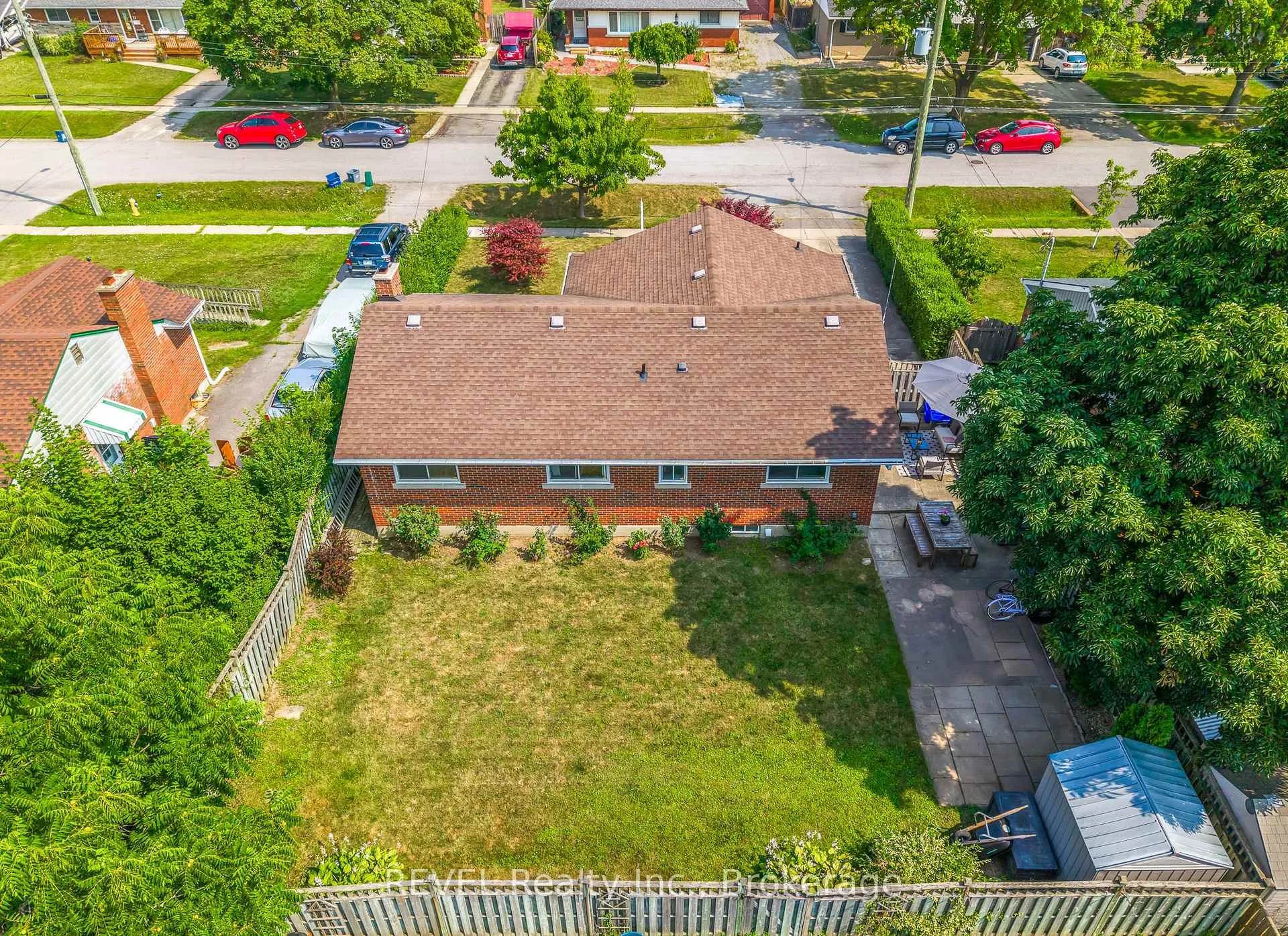Photo 33 of 18 Broadmore Avenue, St. Catharines, Carlton/Bunting — HOMEH