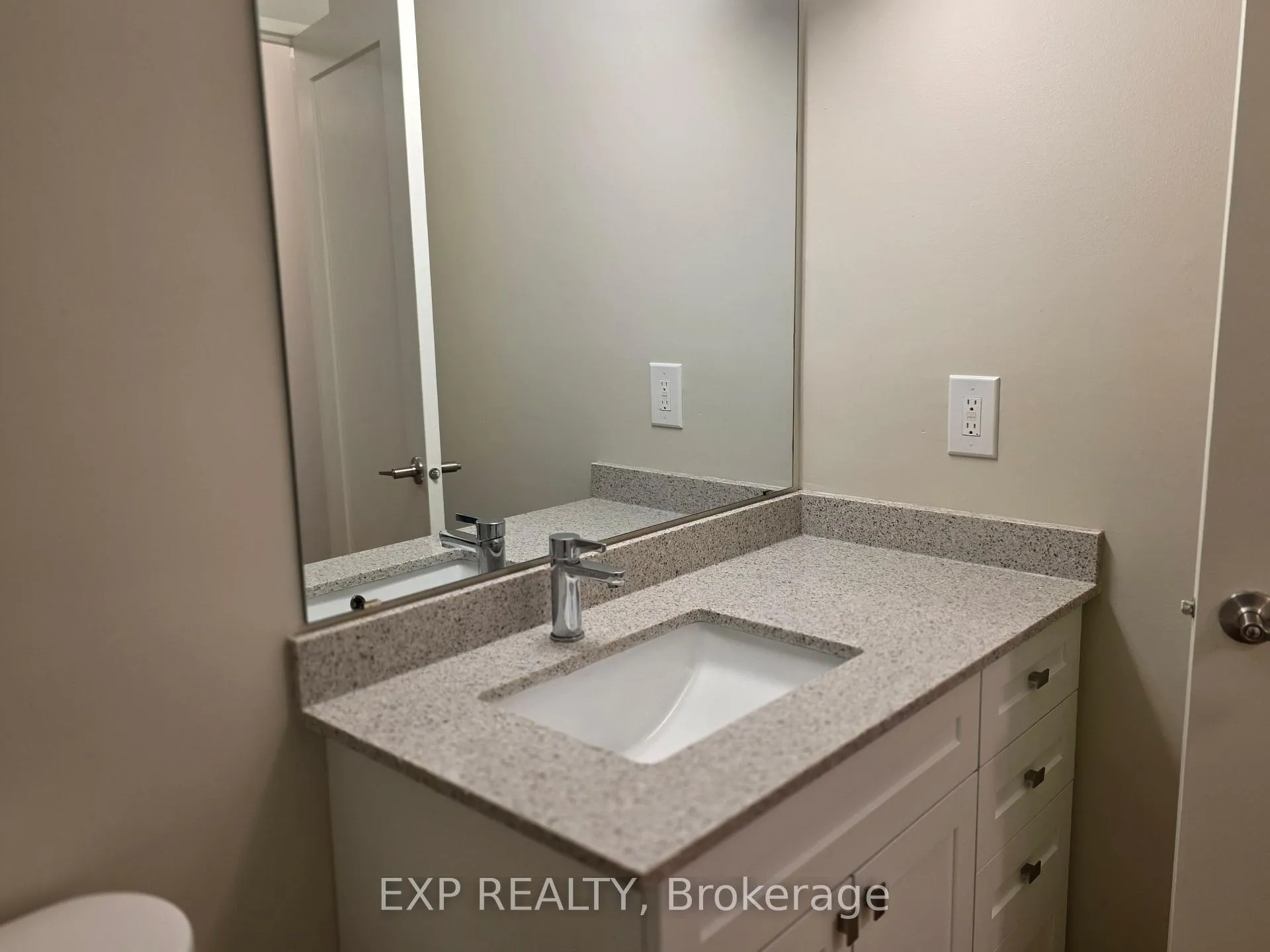 Photo 6 of Unit 101, 981 Gulf Place, Ottawa, Overbrook/Castle Heights — HOMEH
