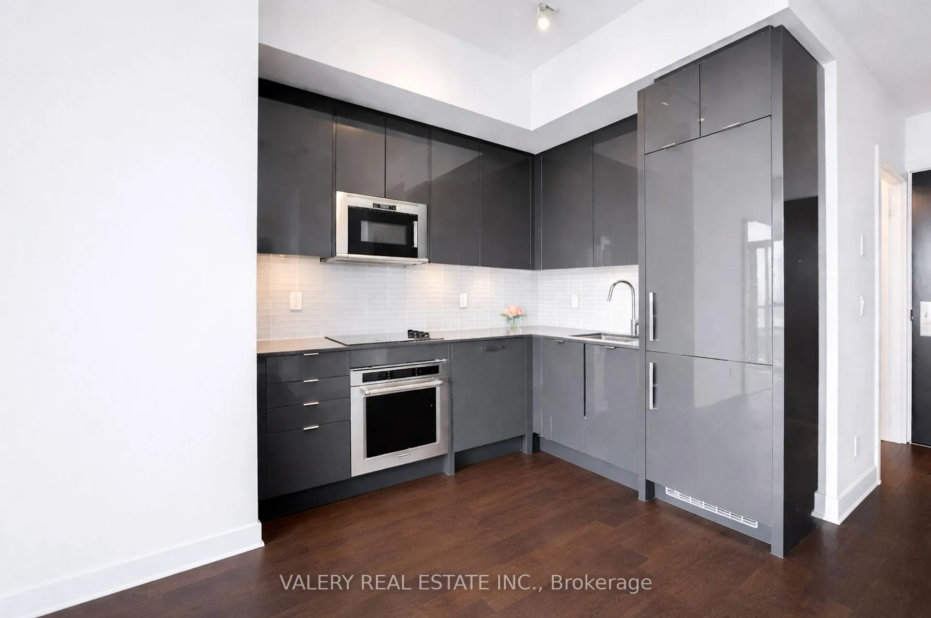 Photo 2 of Unit 2108, 181 Bedford Road, Toronto, The Annex — HOMEH