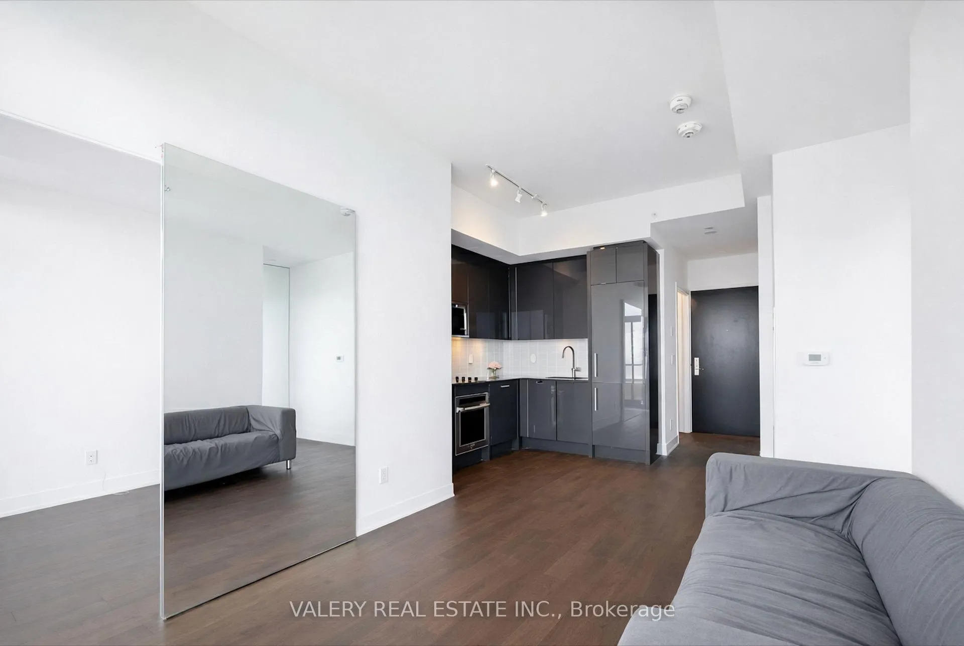 Photo 3 of Unit 2108, 181 Bedford Road, Toronto, The Annex — HOMEH