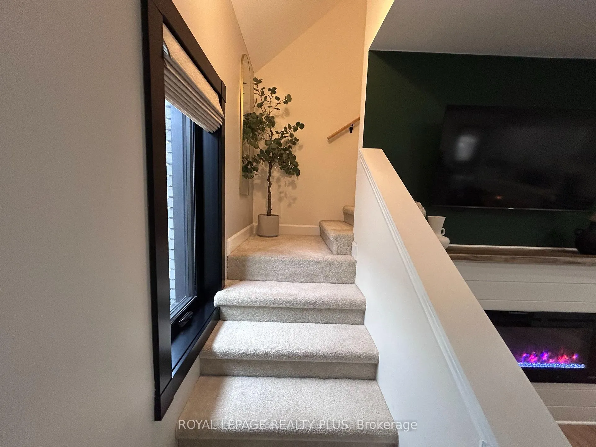 Photo 13 of 371 Upper Wentworth Street, Hamilton, Inch Park — HOMEH