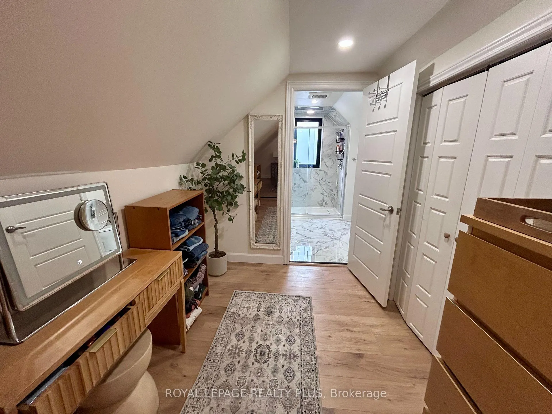Photo 17 of 371 Upper Wentworth Street, Hamilton, Inch Park — HOMEH