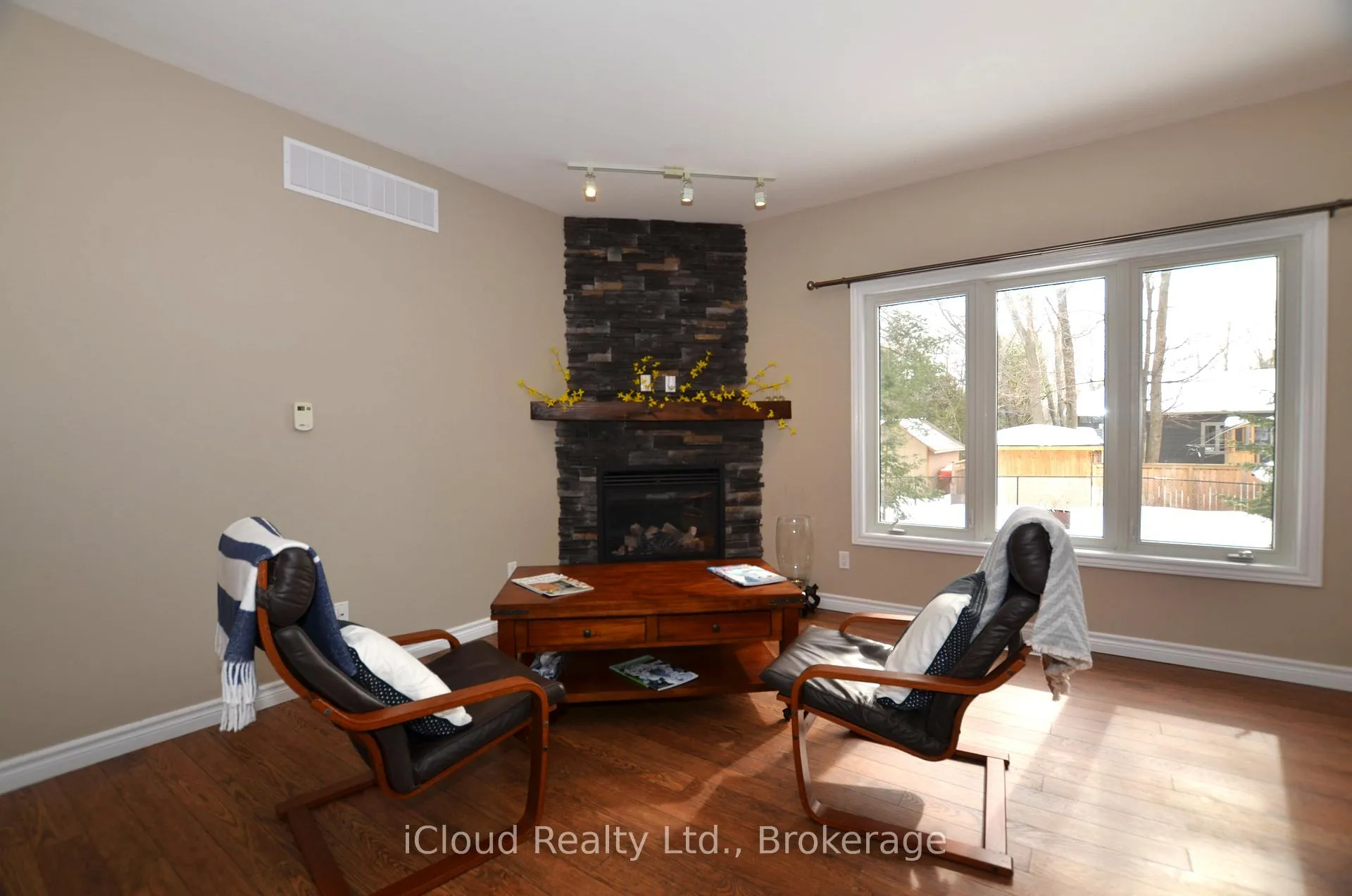 Photo 7 of 25 Rue Vanier, Tiny, Rural Tiny — HOMEH