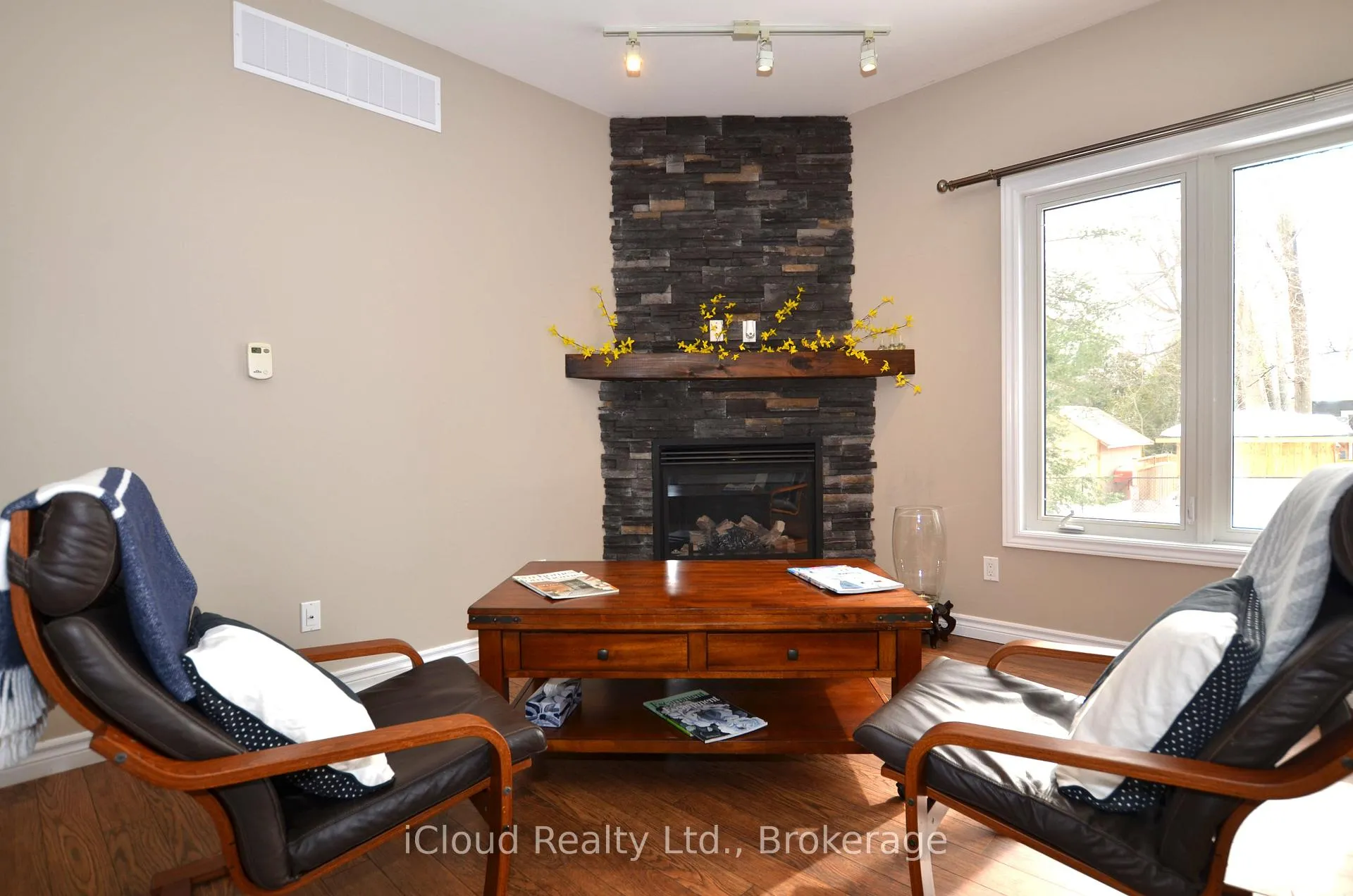 Photo 10 of 25 Rue Vanier, Tiny, Rural Tiny — HOMEH