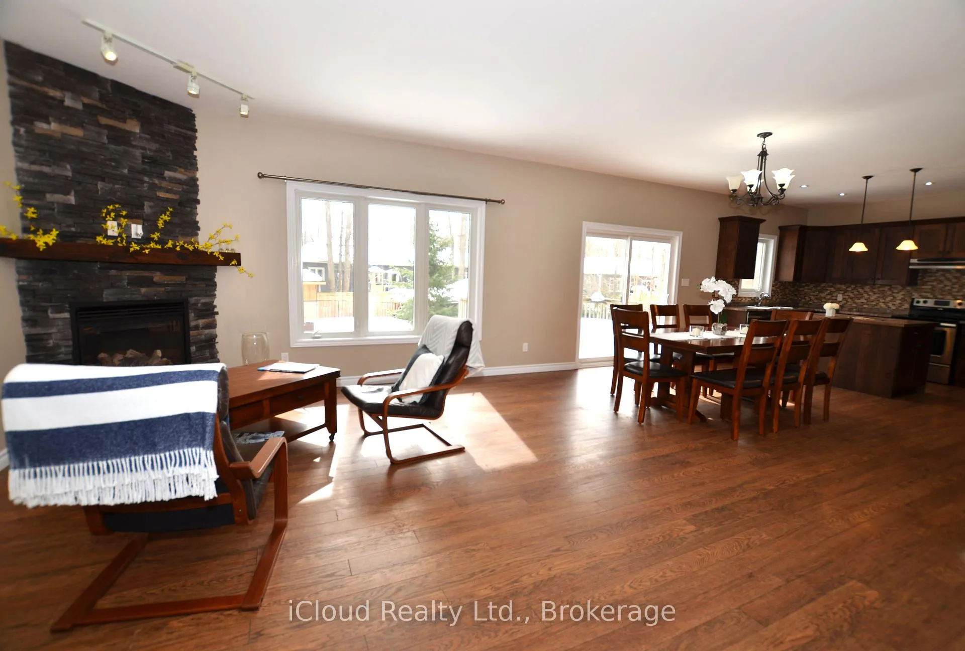 Photo 12 of 25 Rue Vanier, Tiny, Rural Tiny — HOMEH