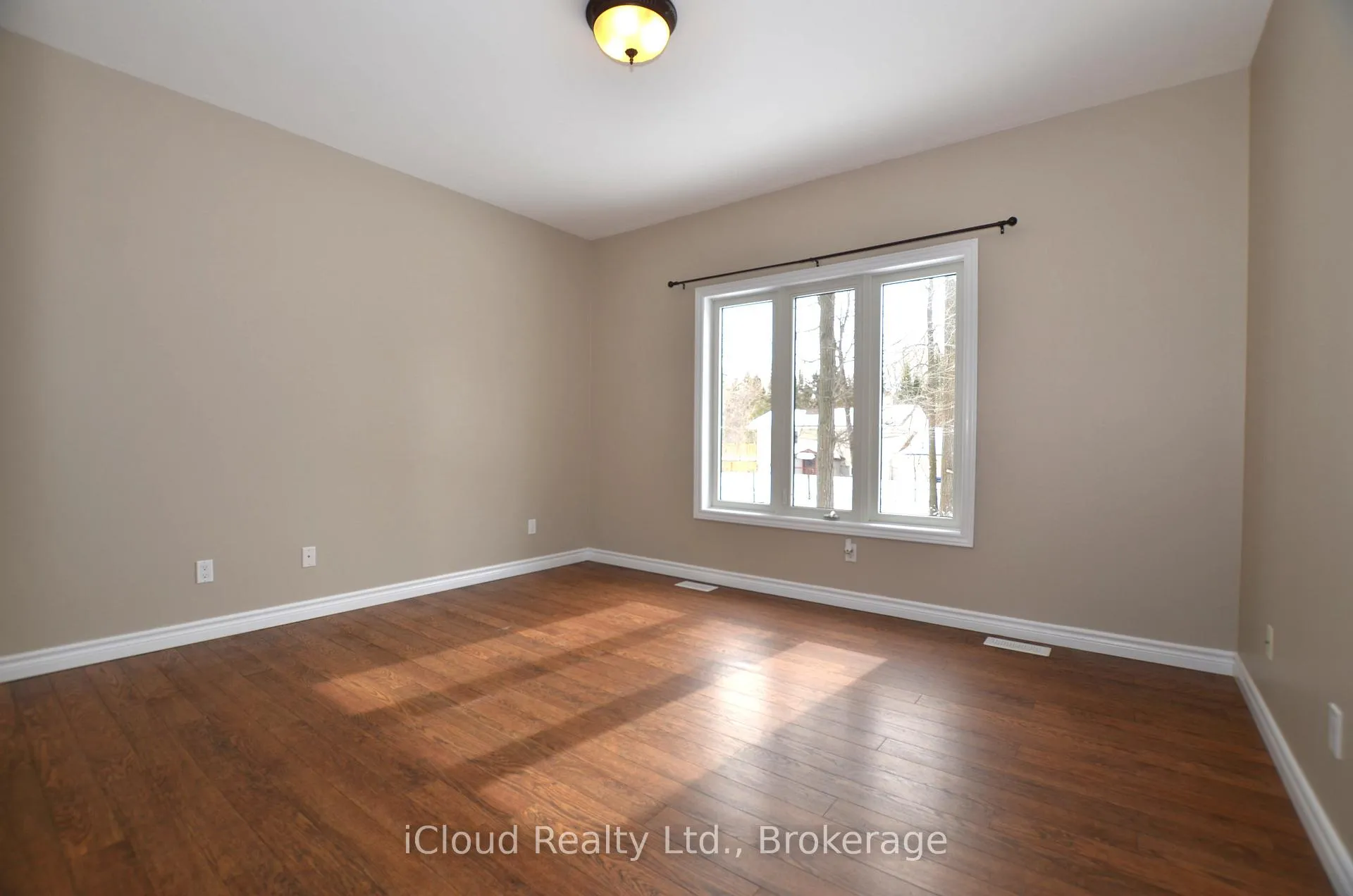 Photo 25 of 25 Rue Vanier, Tiny, Rural Tiny — HOMEH