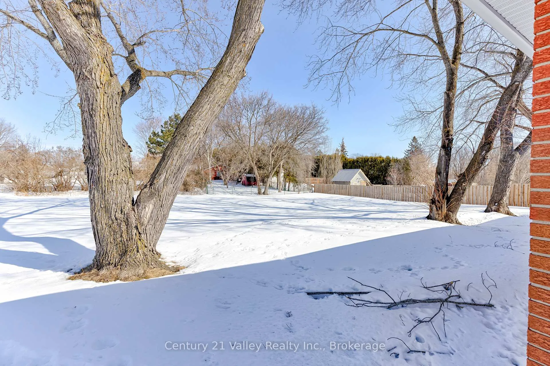Photo 3 of 104 Arthur Street, Arnprior — HOMEH