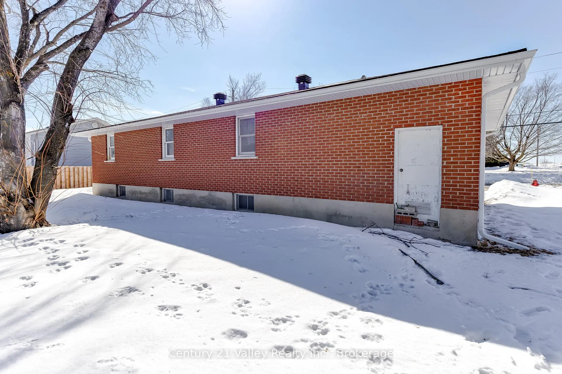 Photo 5 of 104 Arthur Street, Arnprior — HOMEH