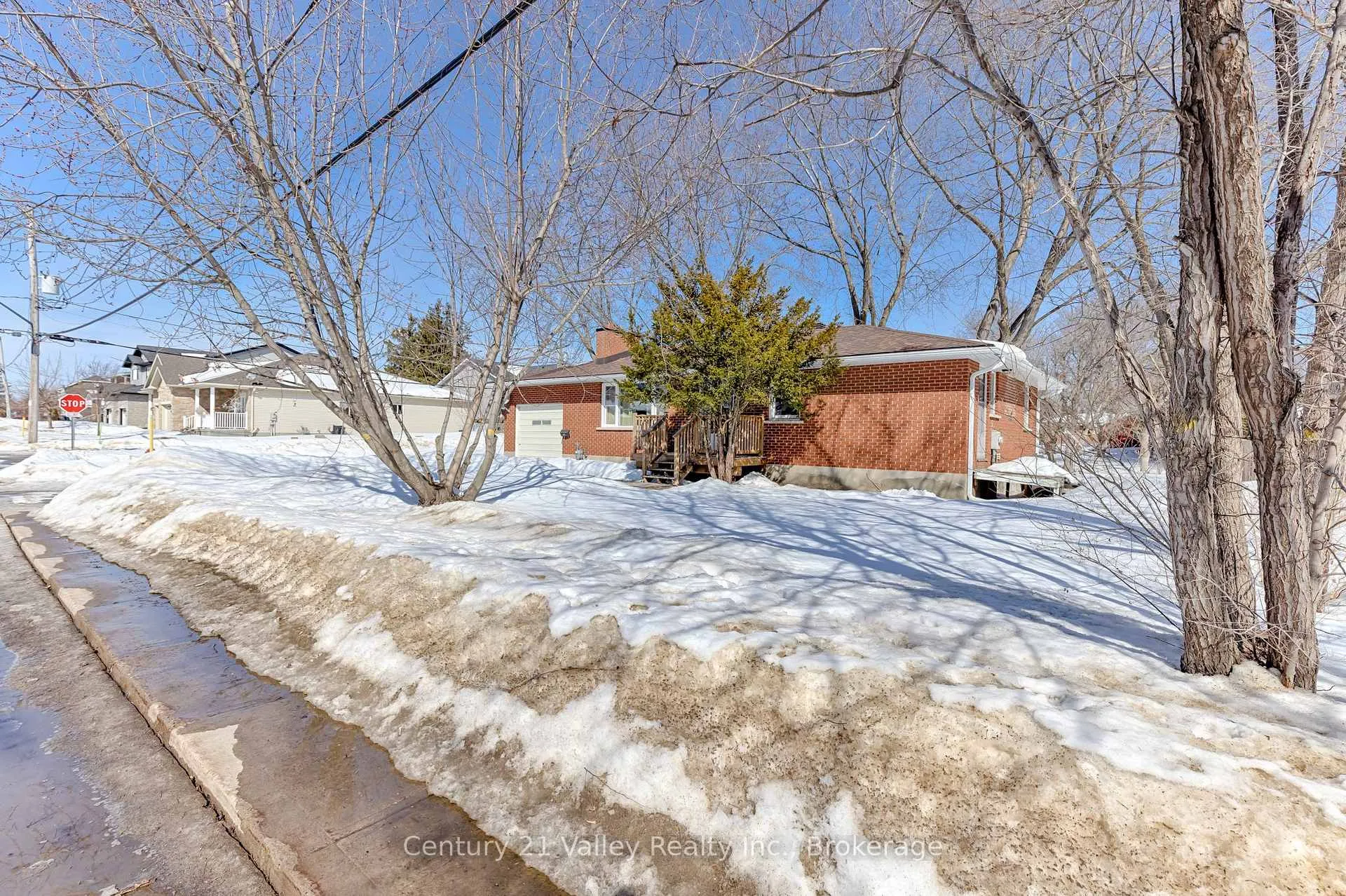 Photo 10 of 104 Arthur Street, Arnprior — HOMEH