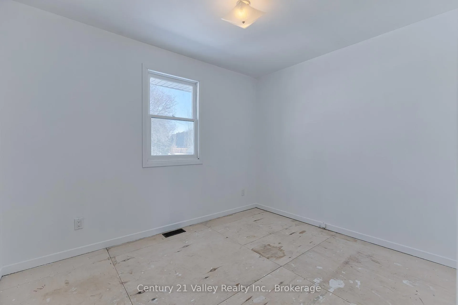 Photo 22 of 104 Arthur Street, Arnprior — HOMEH