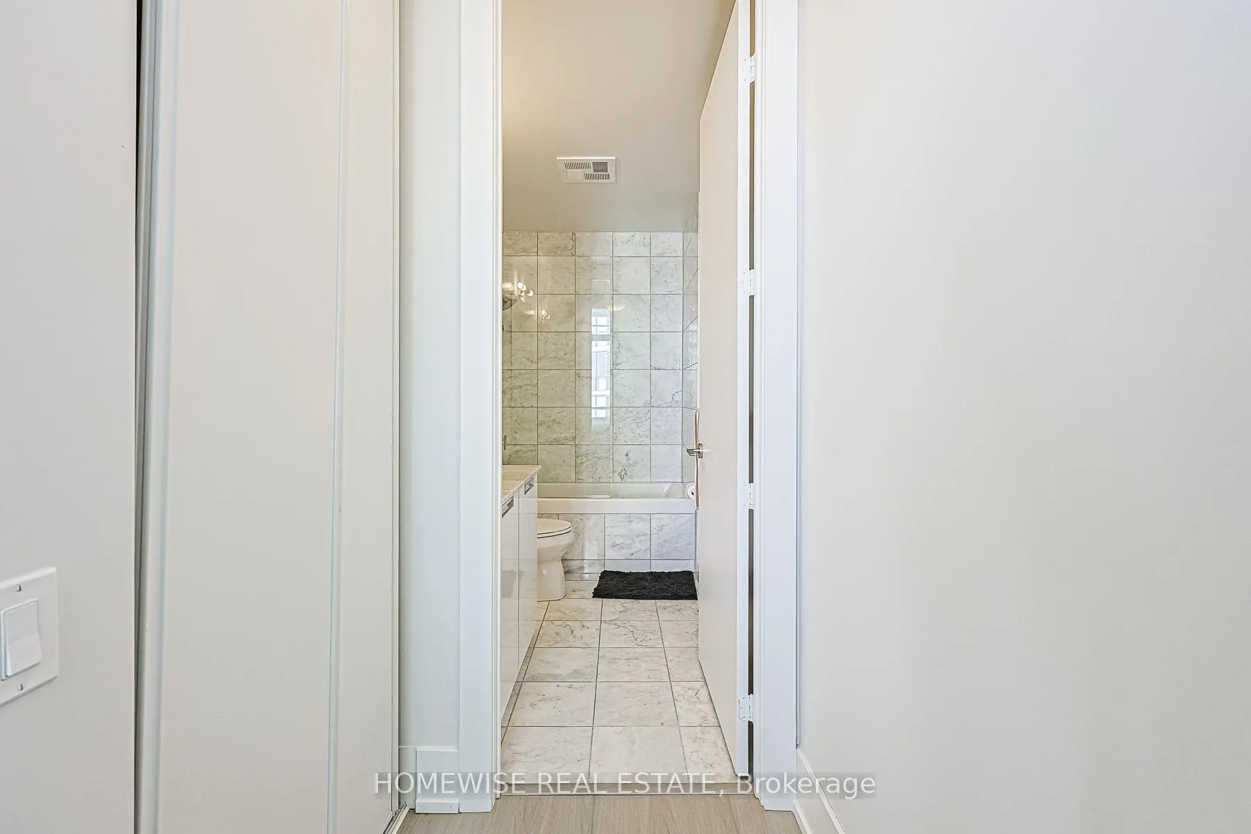 Photo 32 of Unit 4203, 33 Charles Street E, Toronto, Church-Yonge Corridor — HOMEH