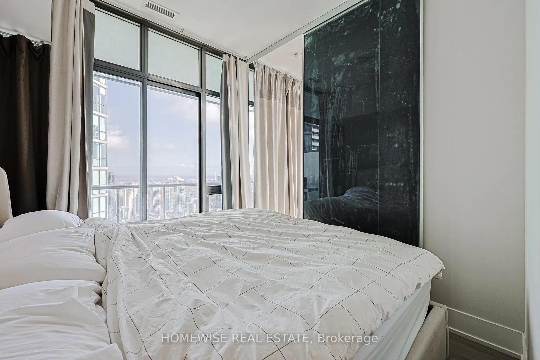 Photo 34 of Unit 4203, 33 Charles Street E, Toronto, Church-Yonge Corridor — HOMEH