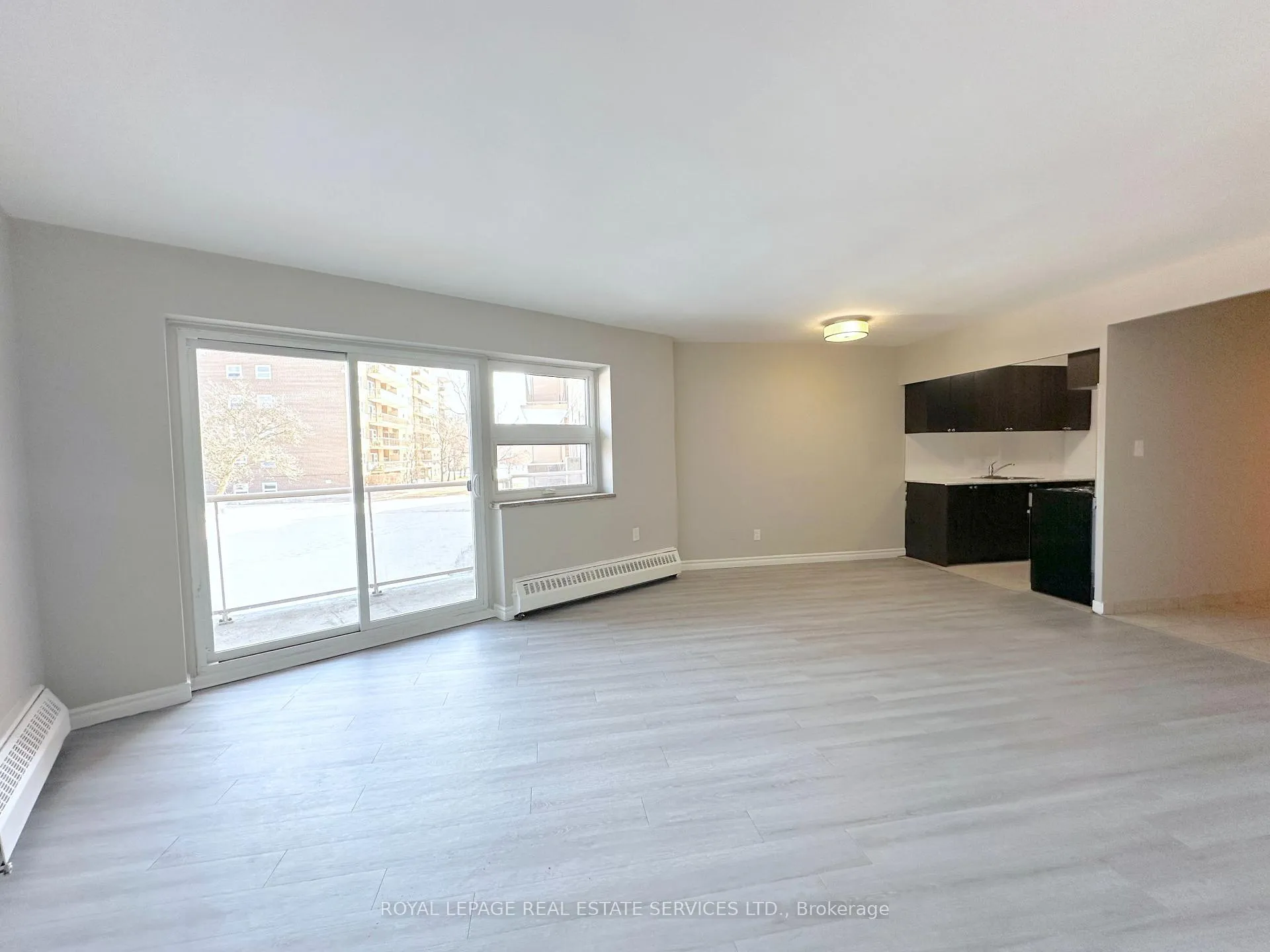 Front of Unit 201, 32 Carluke Crescent