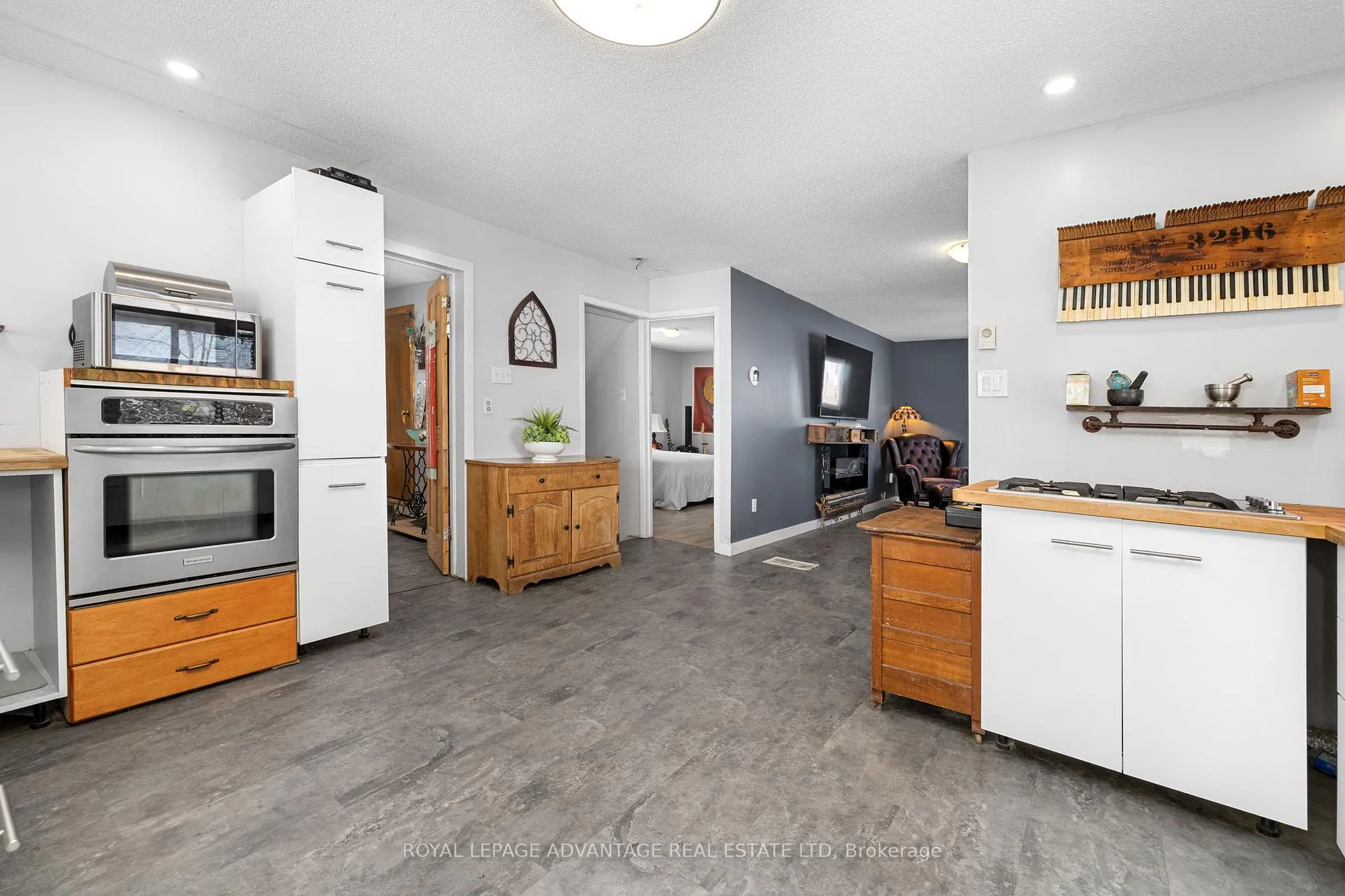 Photo 8 of 3752 Scotch Line Road, Tay Valley, Bathurst/Burgess & Sherbrooke (North Burgess) Twp — HOMEH