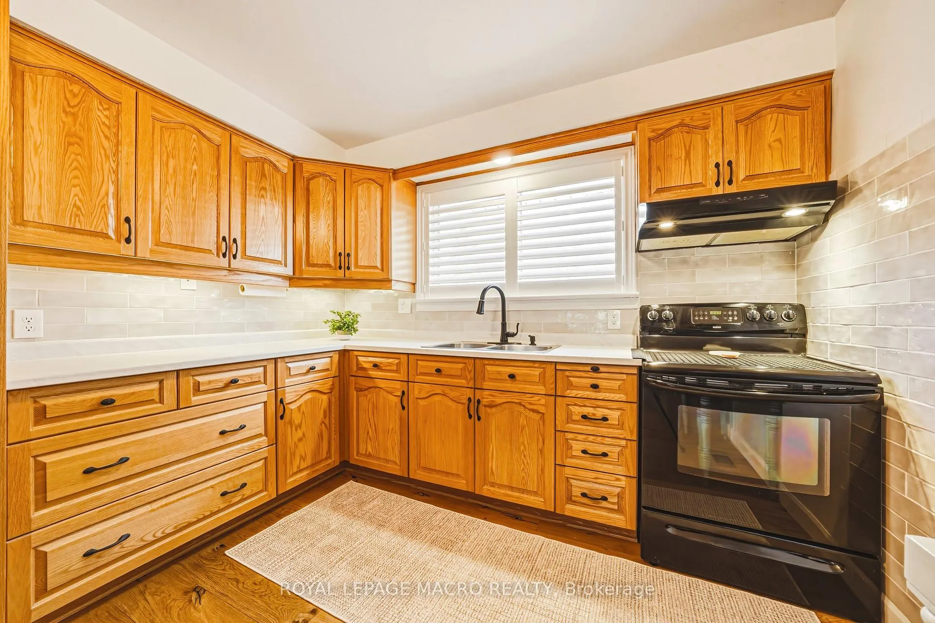 Photo 12 of 103 Empress Avenue, Hamilton, Centremount — HOMEH