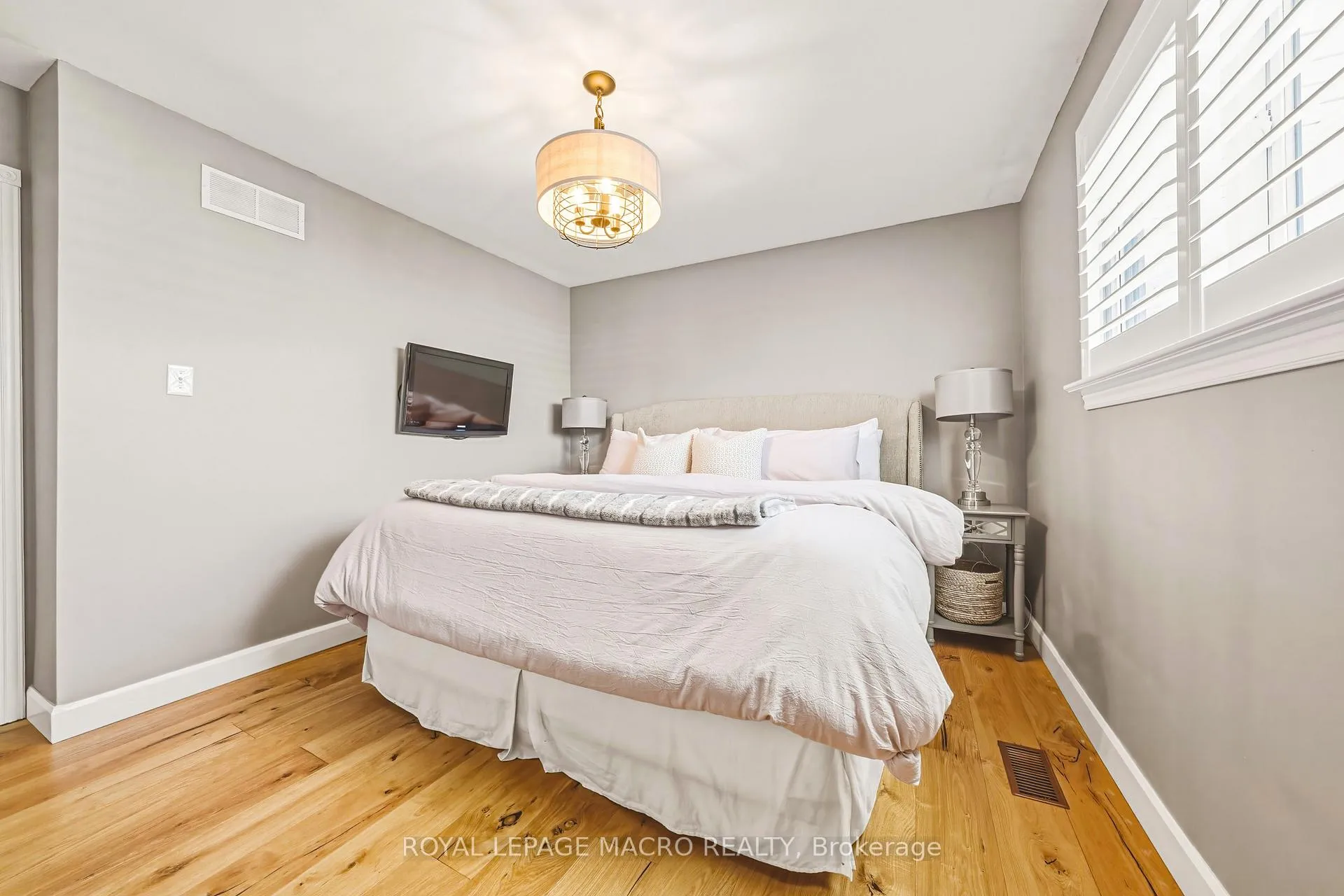 Photo 18 of 103 Empress Avenue, Hamilton, Centremount — HOMEH