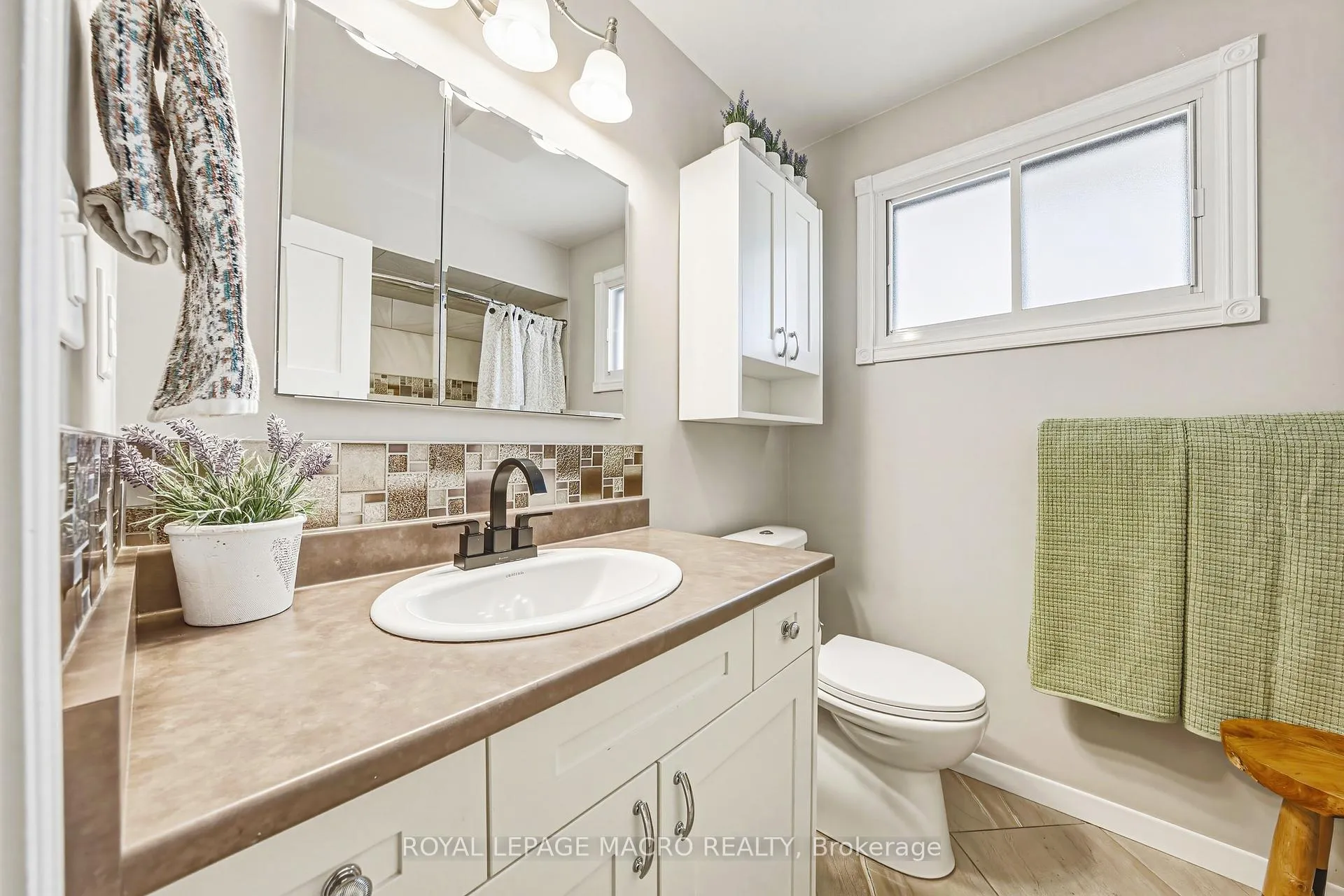 Photo 21 of 103 Empress Avenue, Hamilton, Centremount — HOMEH