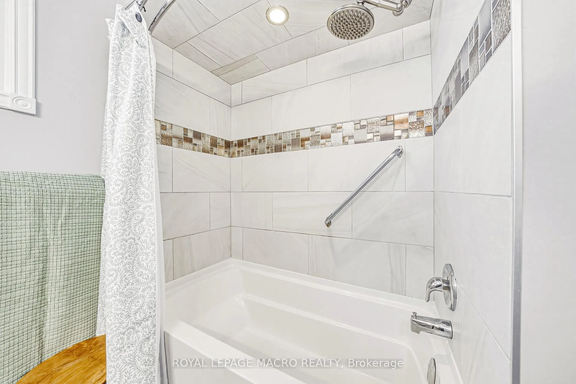 Photo 22 of 103 Empress Avenue, Hamilton, Centremount — HOMEH
