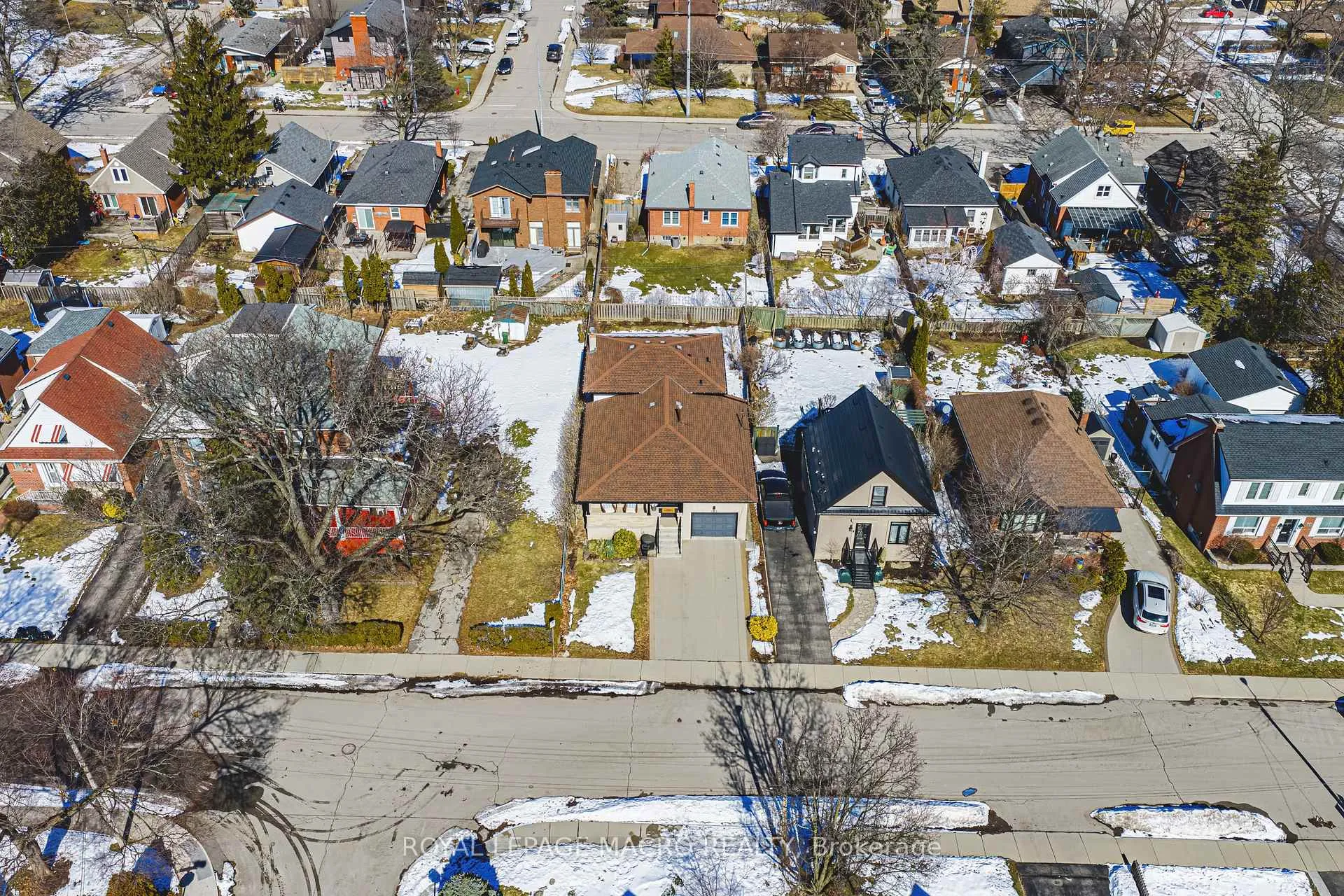 Photo 39 of 103 Empress Avenue, Hamilton, Centremount — HOMEH