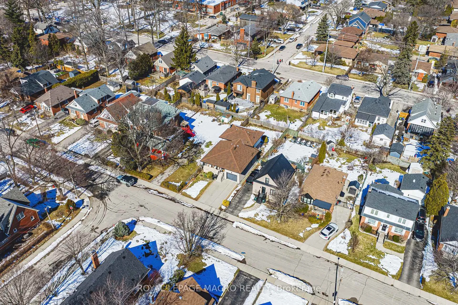 Photo 40 of 103 Empress Avenue, Hamilton, Centremount — HOMEH