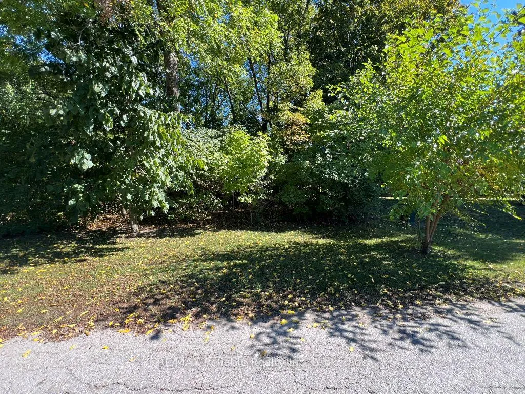 Photo 2 of 12 Sarnia Street, Bluewater, Bayfield — HOMEH
