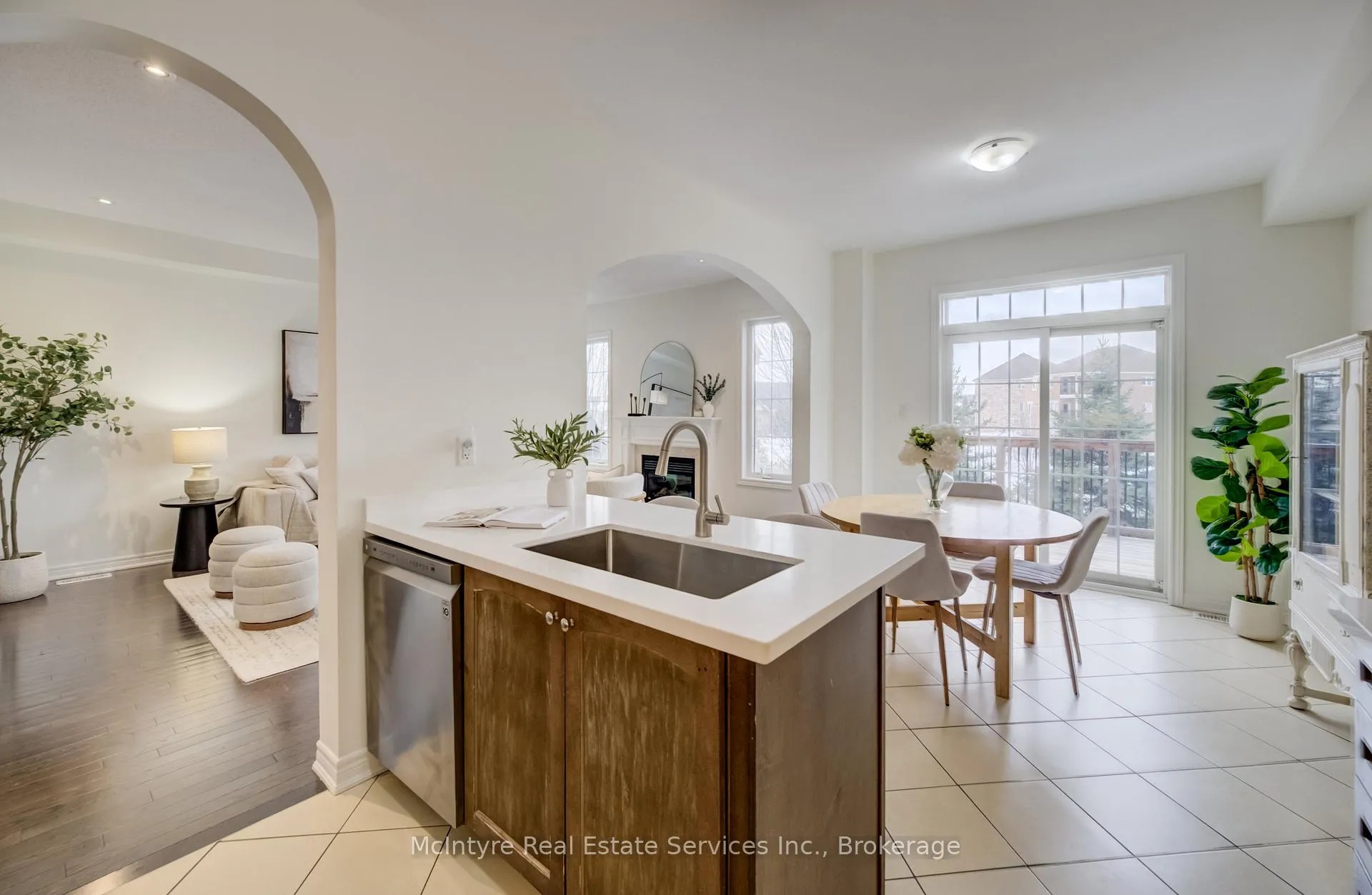 Photo 16 of 50 Naperton Drive, Brampton, Sandringham-Wellington — HOMEH