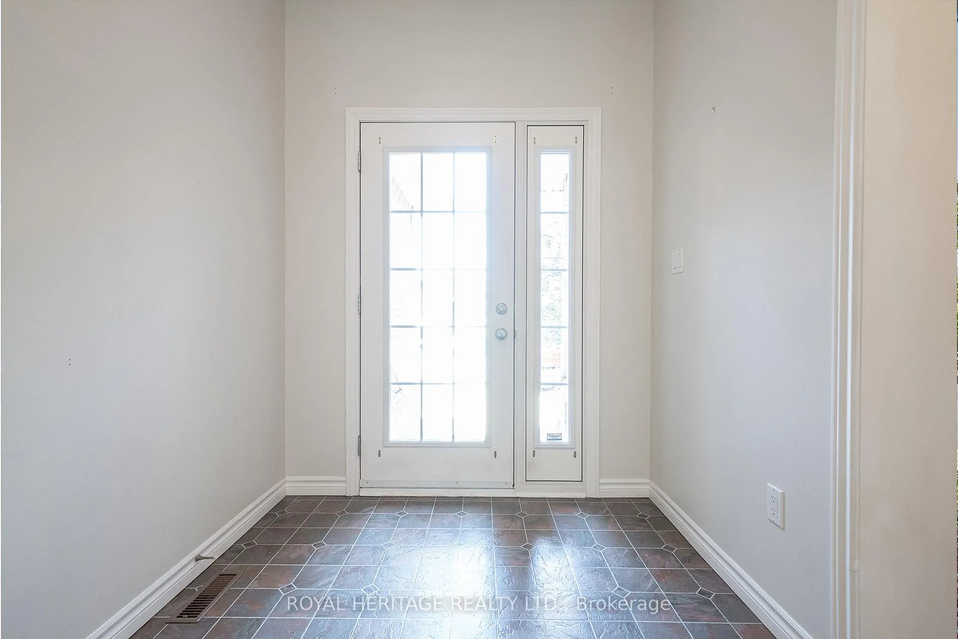 Photo 3 of 58 Elmdale Drive, Prince Edward County, Wellington Ward — HOMEH