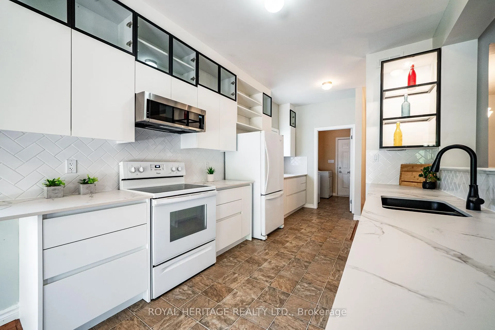 Photo 9 of 58 Elmdale Drive, Prince Edward County, Wellington Ward — HOMEH