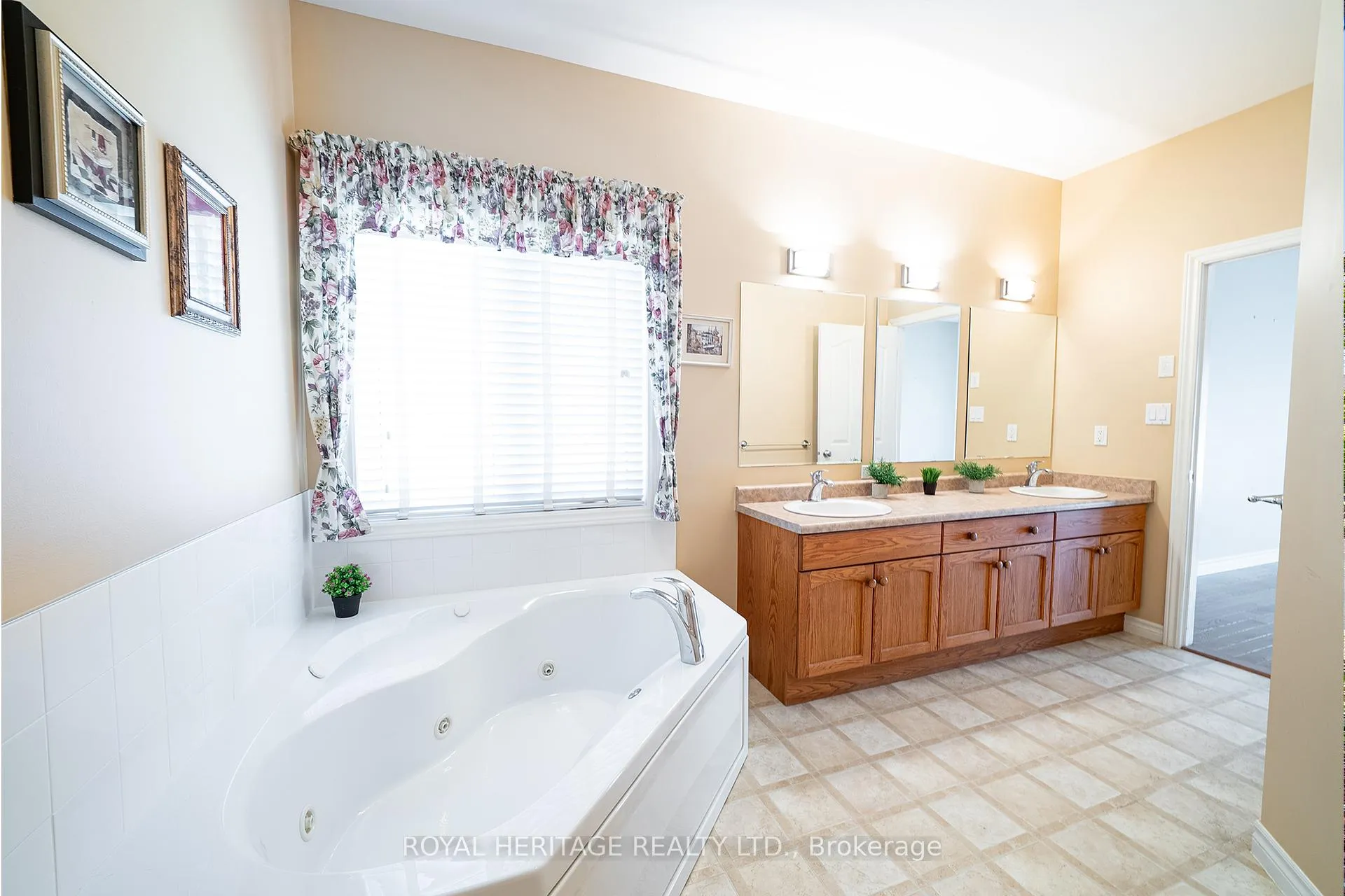 Photo 18 of 58 Elmdale Drive, Prince Edward County, Wellington Ward — HOMEH